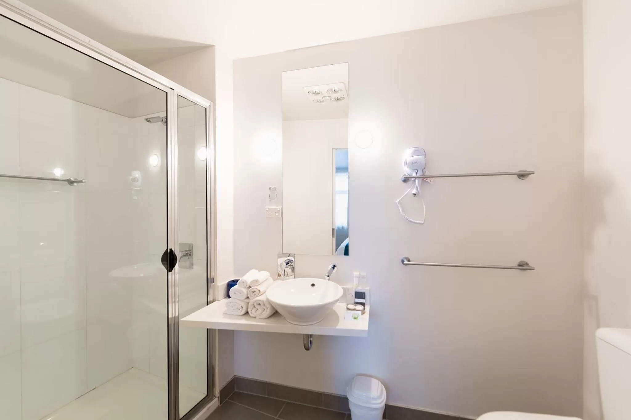 Bathroom in Customs House Hotel