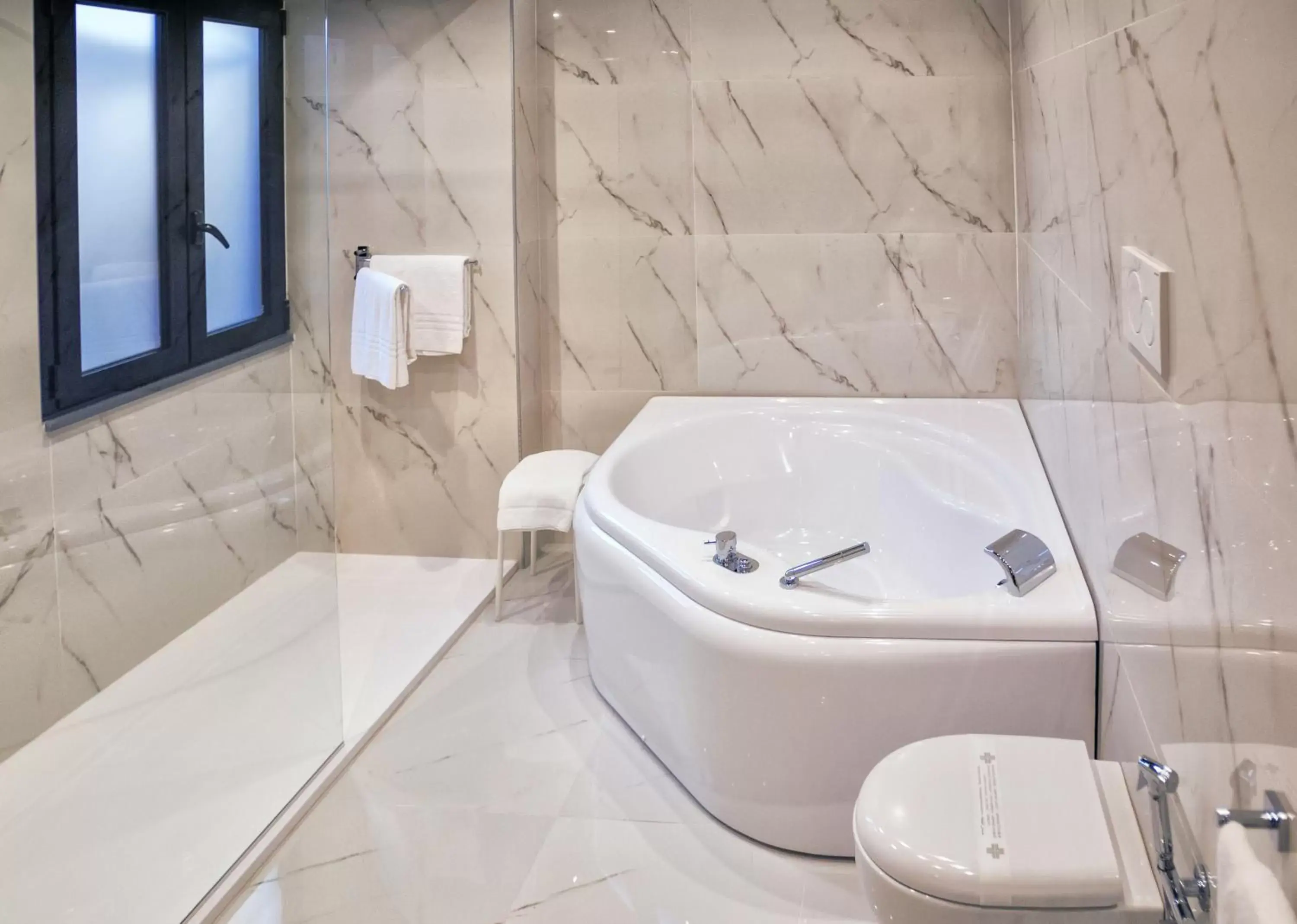 Shower, Bathroom in Hotel Europa Art Caserta