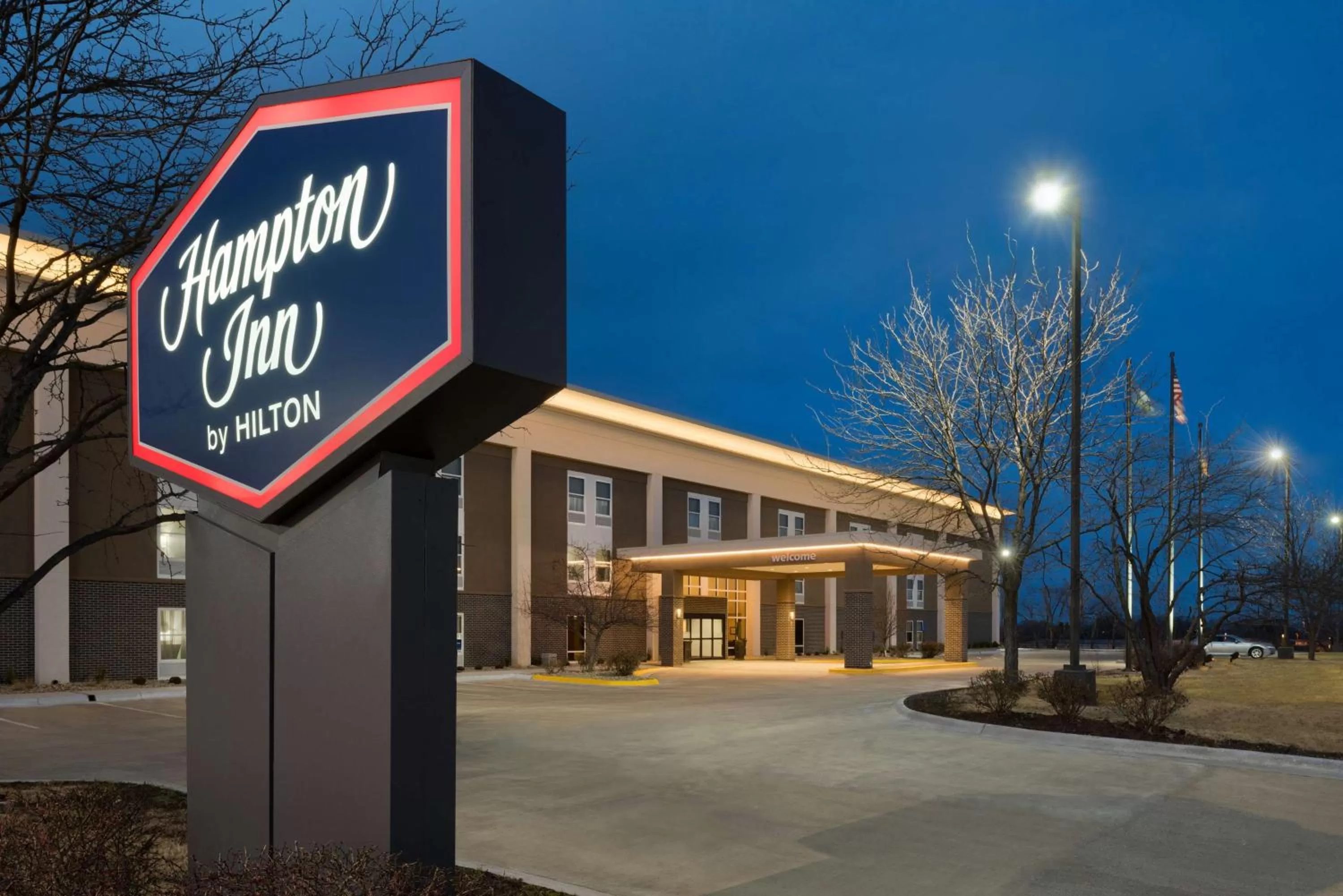 Property building in Hampton Inn Lawrence