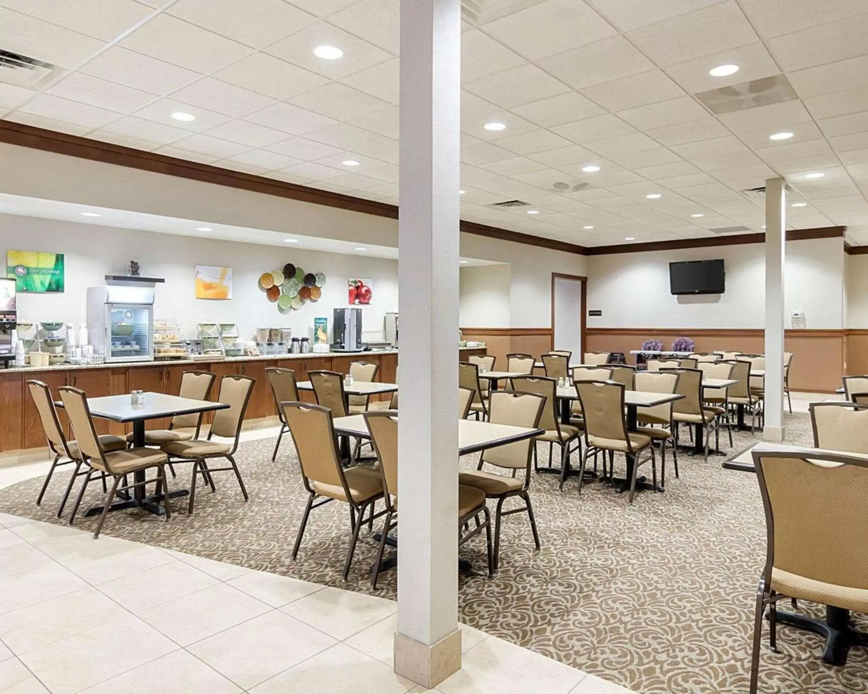 Restaurant/Places to Eat in Quality Inn & Suites Conference Center and Water Park