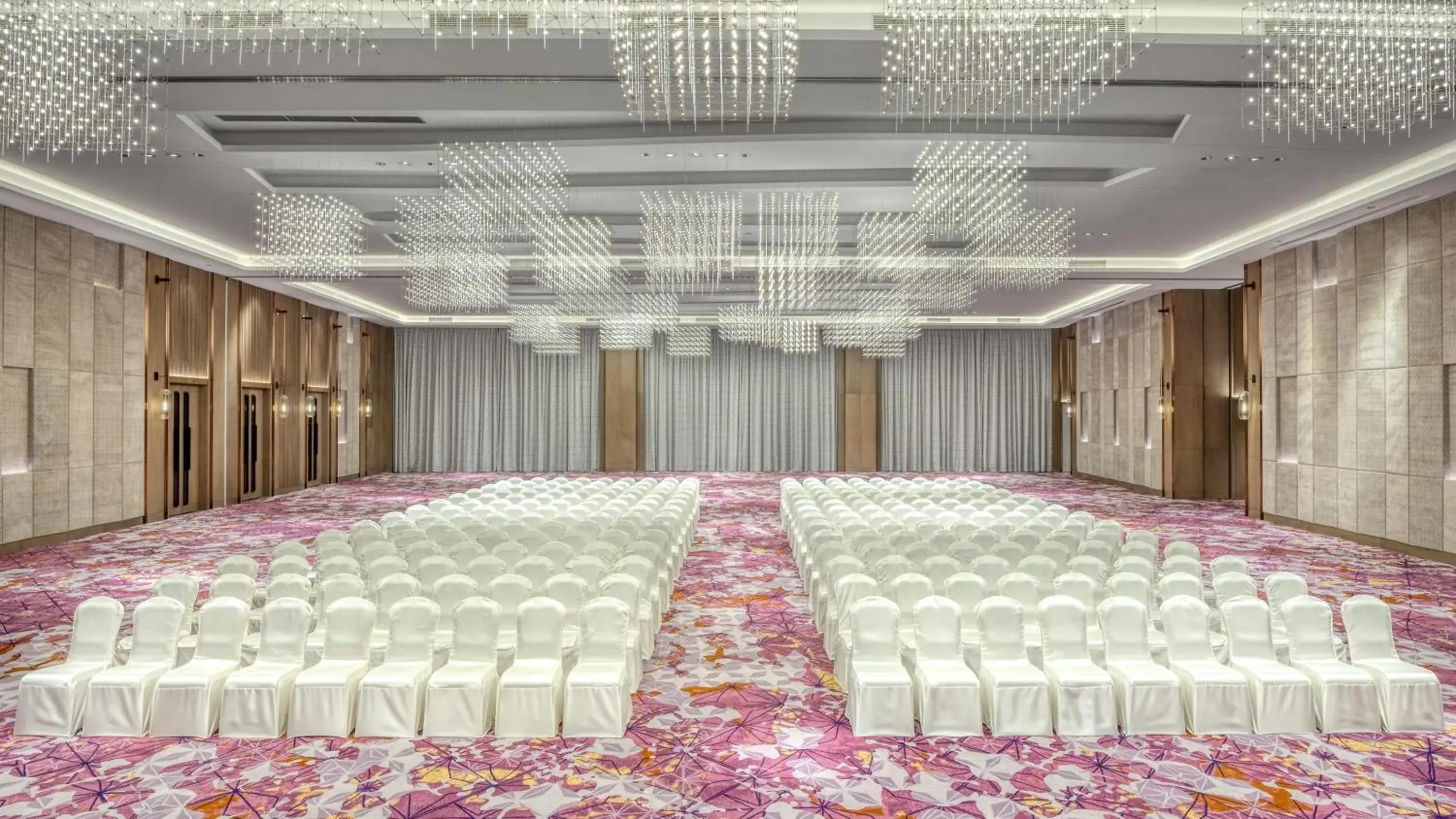 Meeting/conference room, Banquet Facilities in Crowne Plaza Beihai Silver Beach, an IHG Hotel