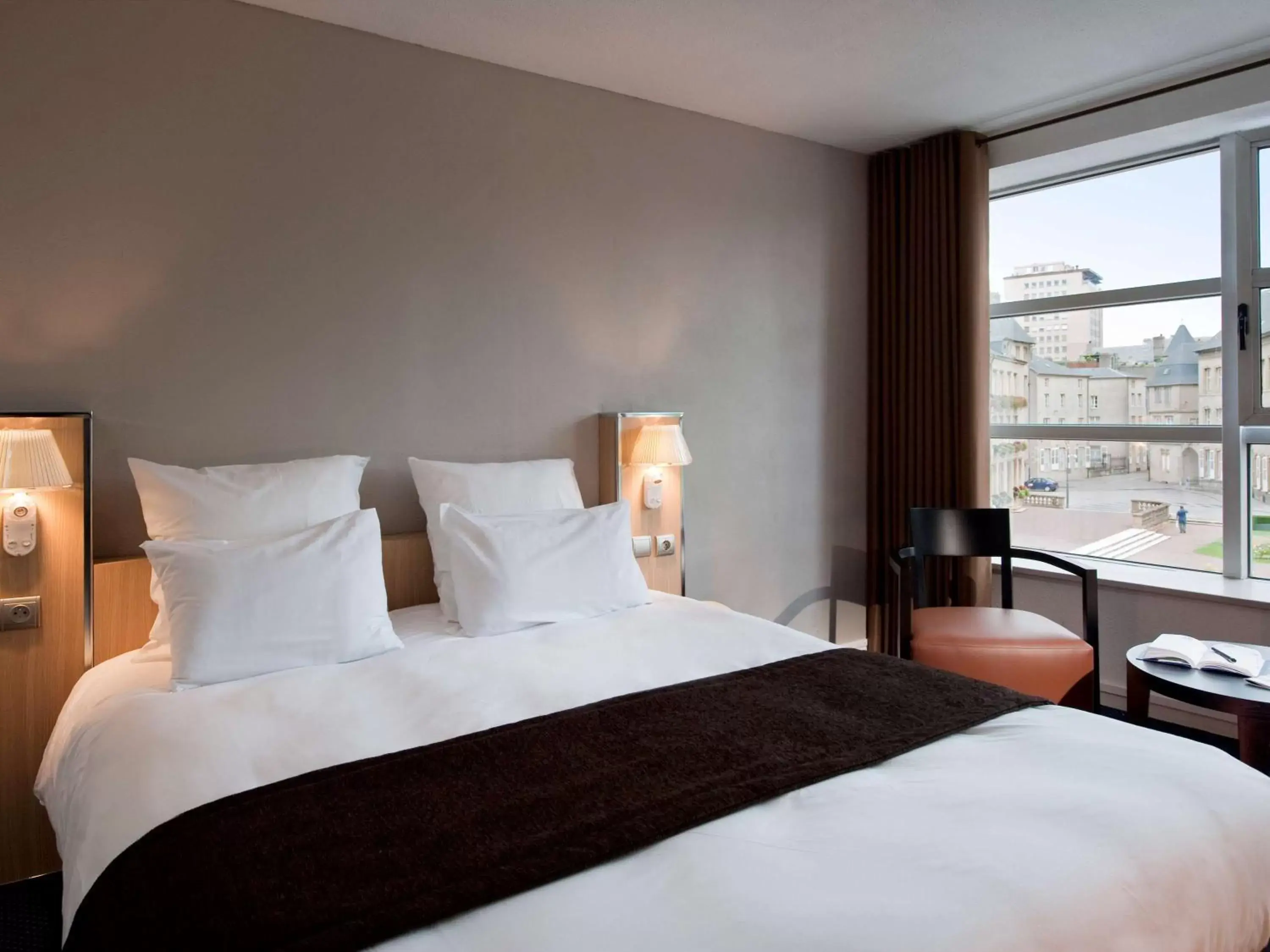 Photo of the whole room, Bed in Hôtel Mercure Thionville Centre Porte du Luxembourg