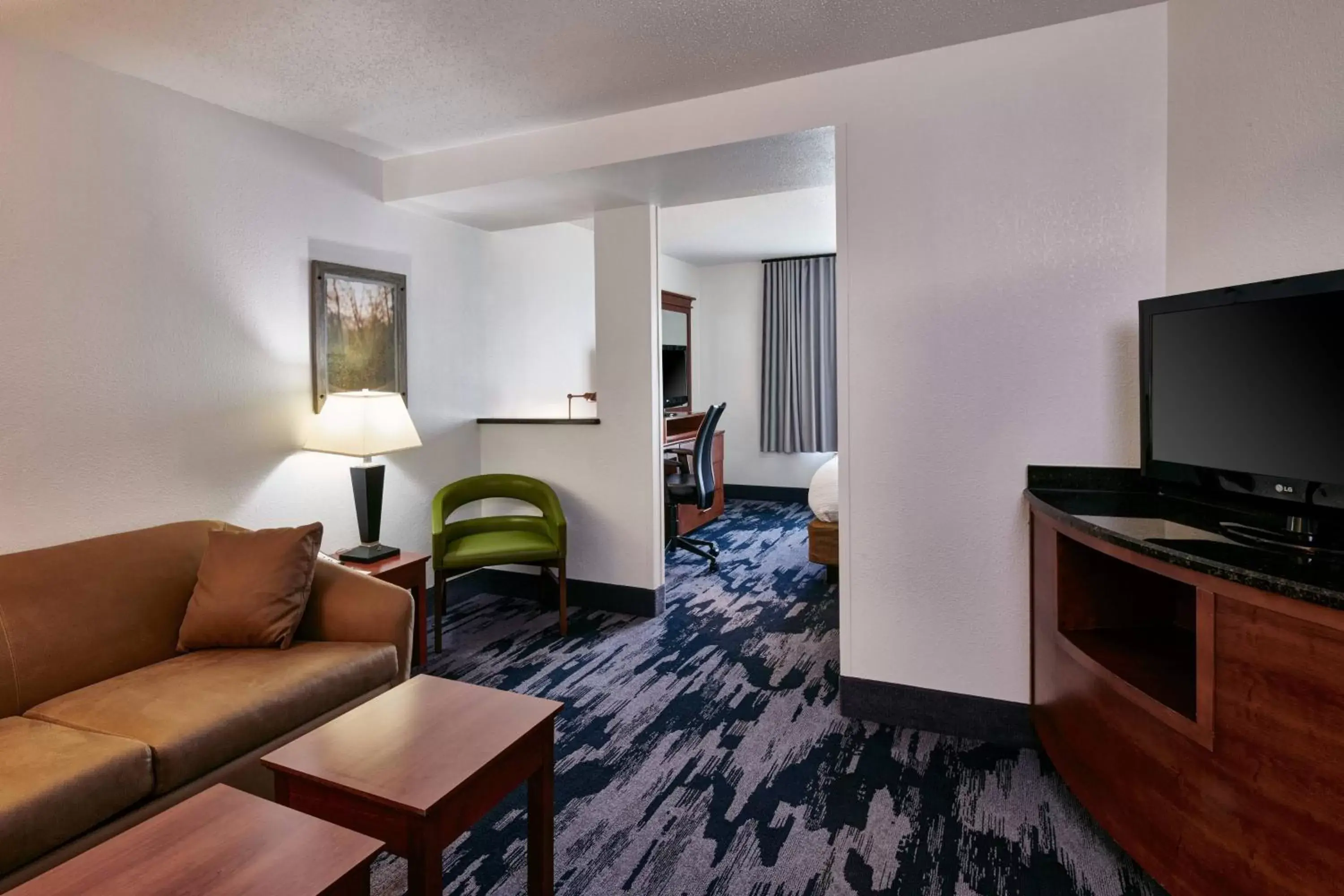 Photo of the whole room, Seating Area in Fairfield Inn & Suites Detroit Livonia