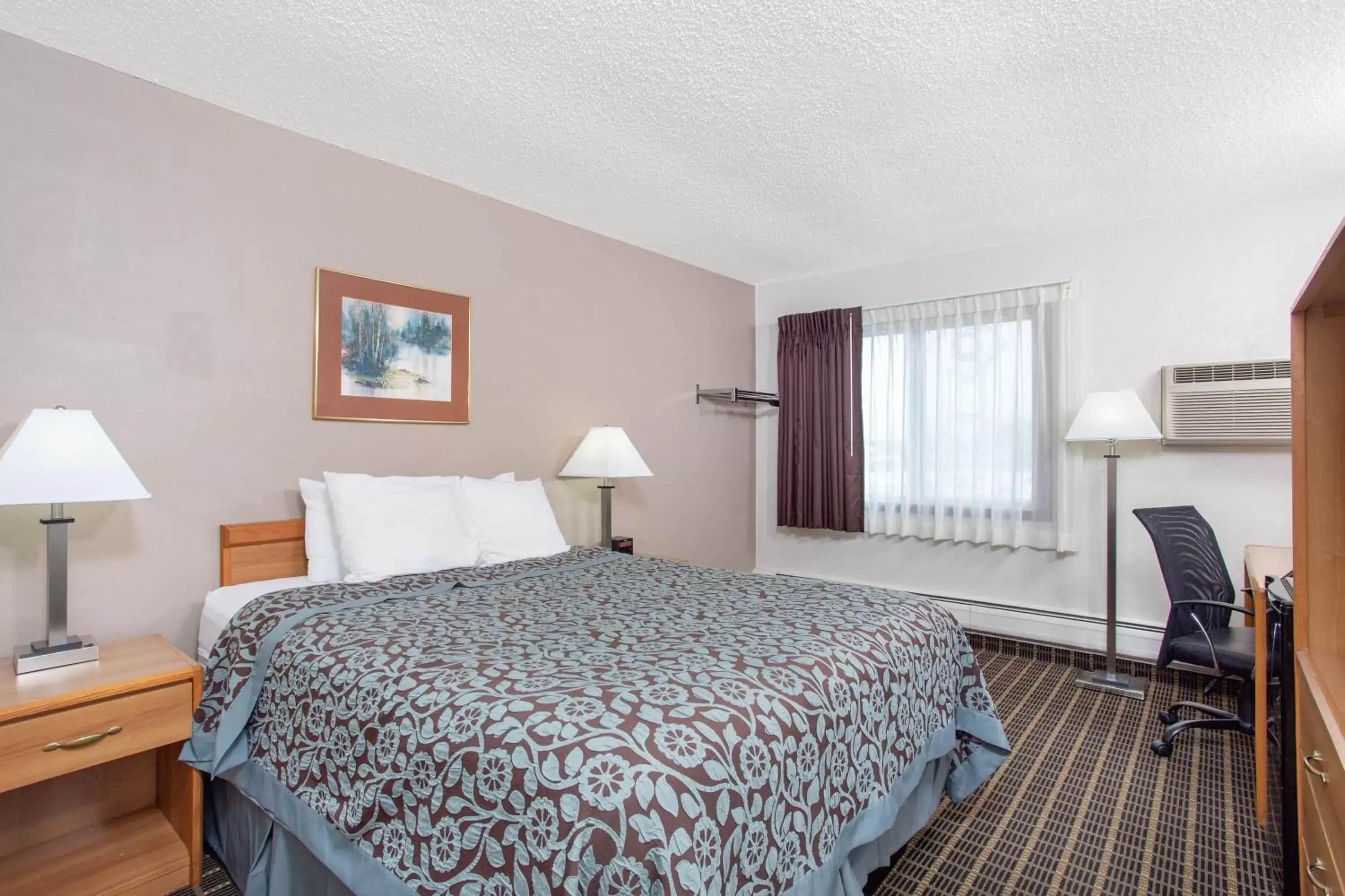 Bed in Days Inn by Wyndham Fond du Lac