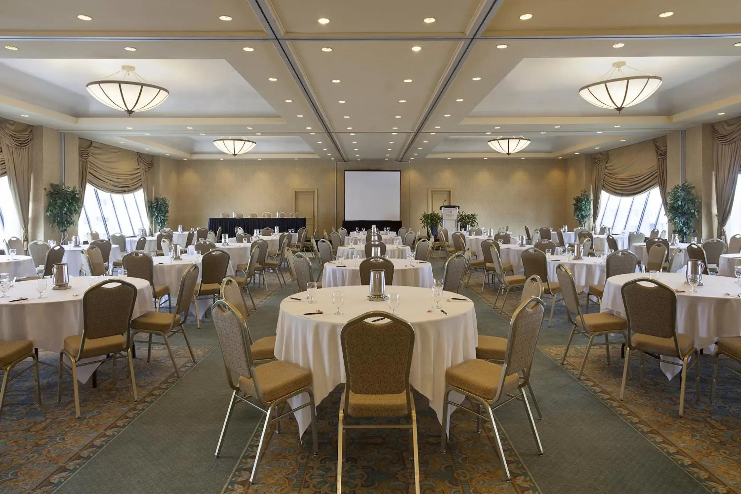 Meeting/conference room, Restaurant/Places to Eat in Hotel Halifax
