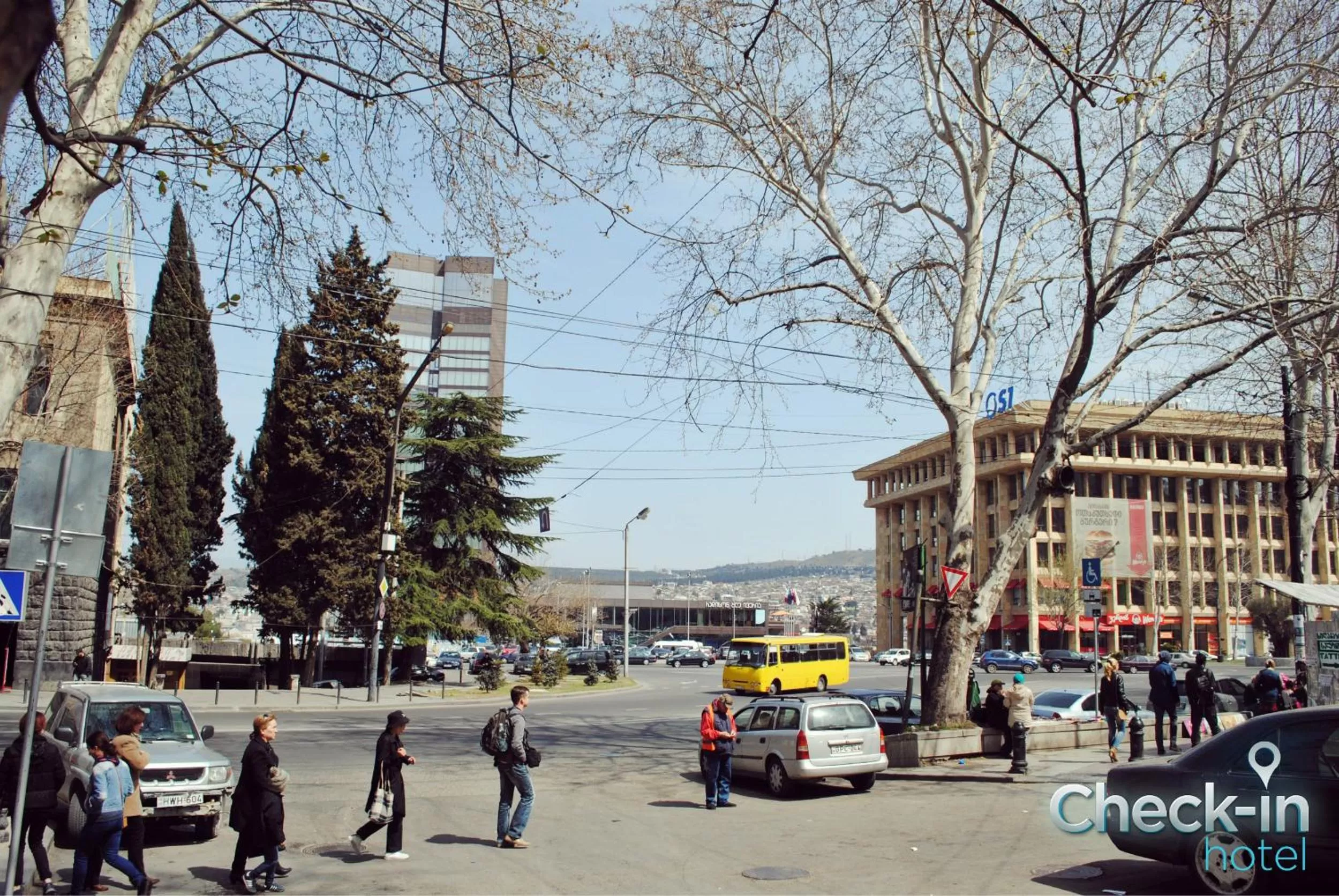 Restaurant/places to eat in Check-In Hotel