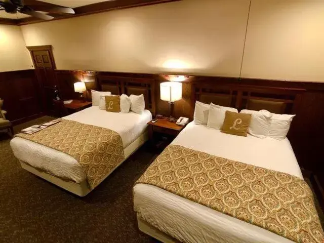 Photo of the whole room, Bed in The Lodge at Cloudcroft