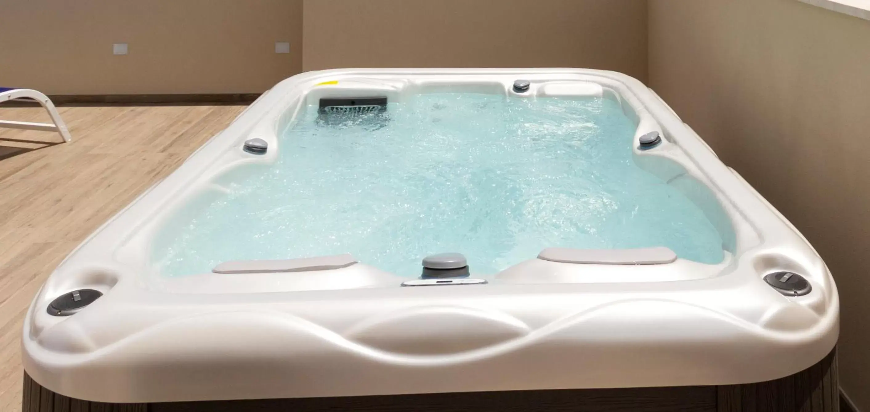 Hot Tub in Hotel Nautilus