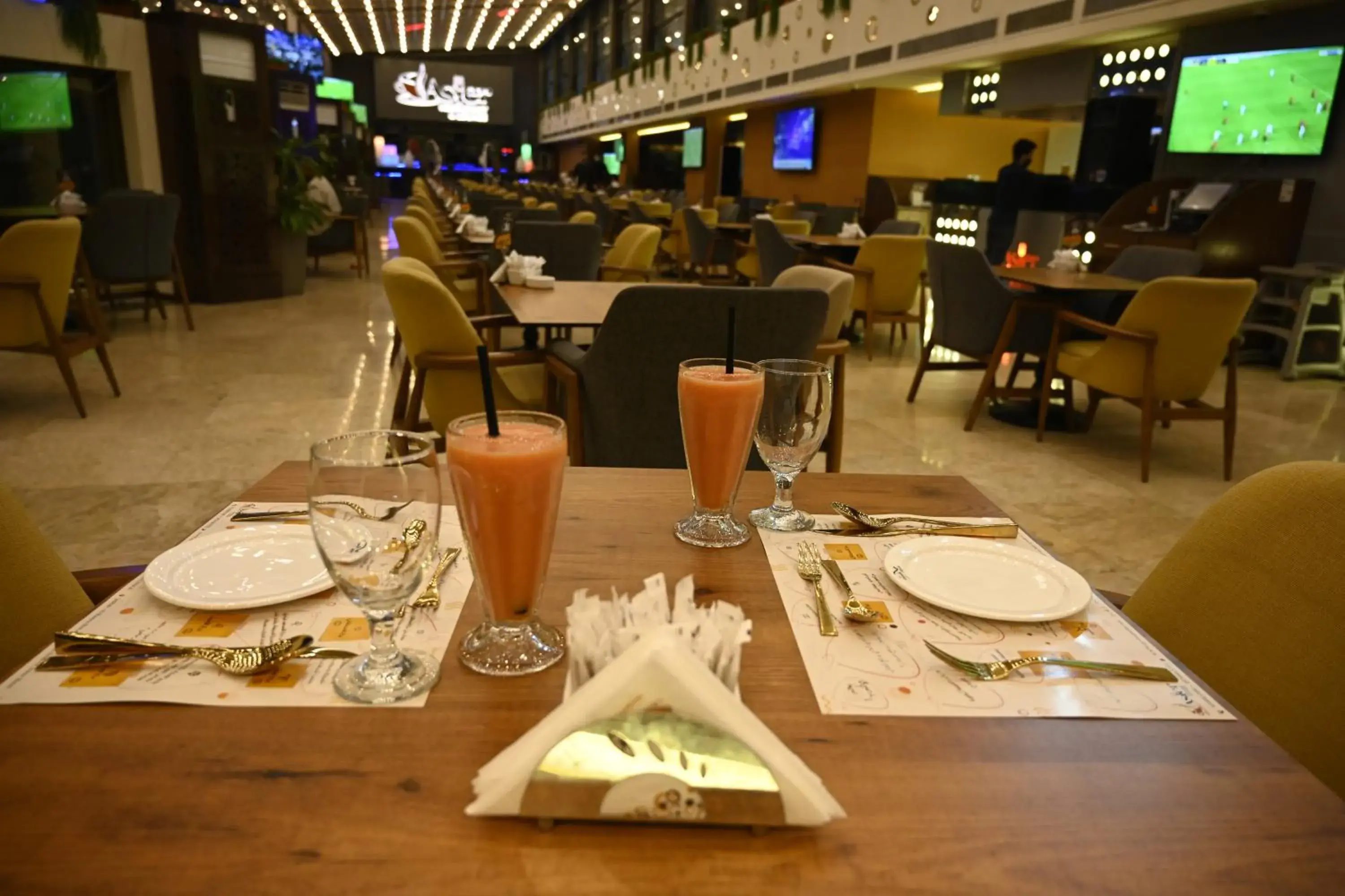 Restaurant/Places to Eat in ASTER HOTEL