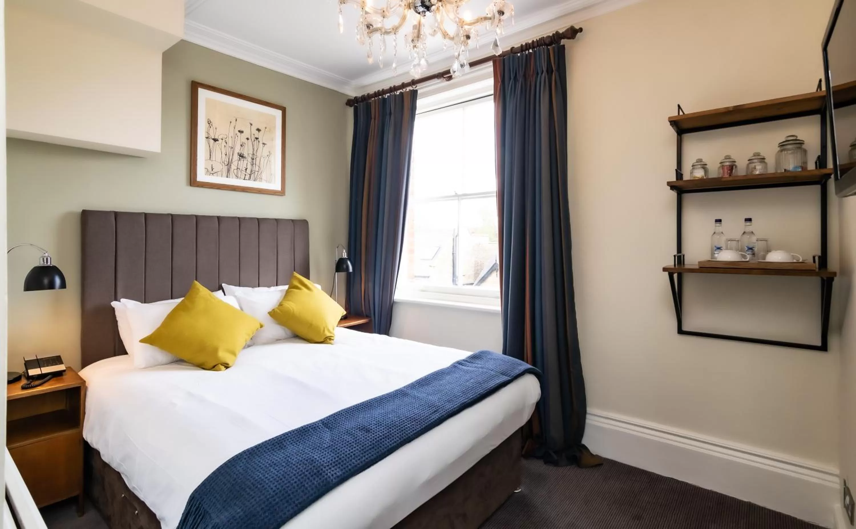 Bed in Kew Gardens Hotel