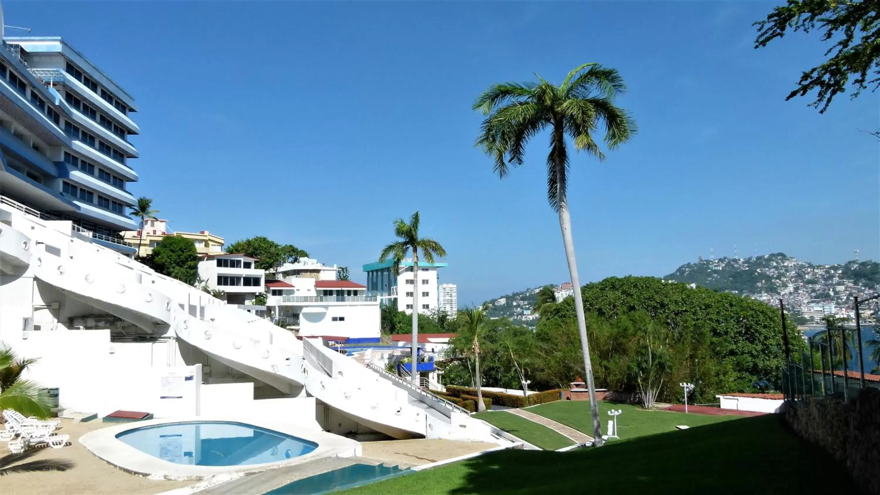 Garden view, Pool View in Hotel Aristos Acapulco