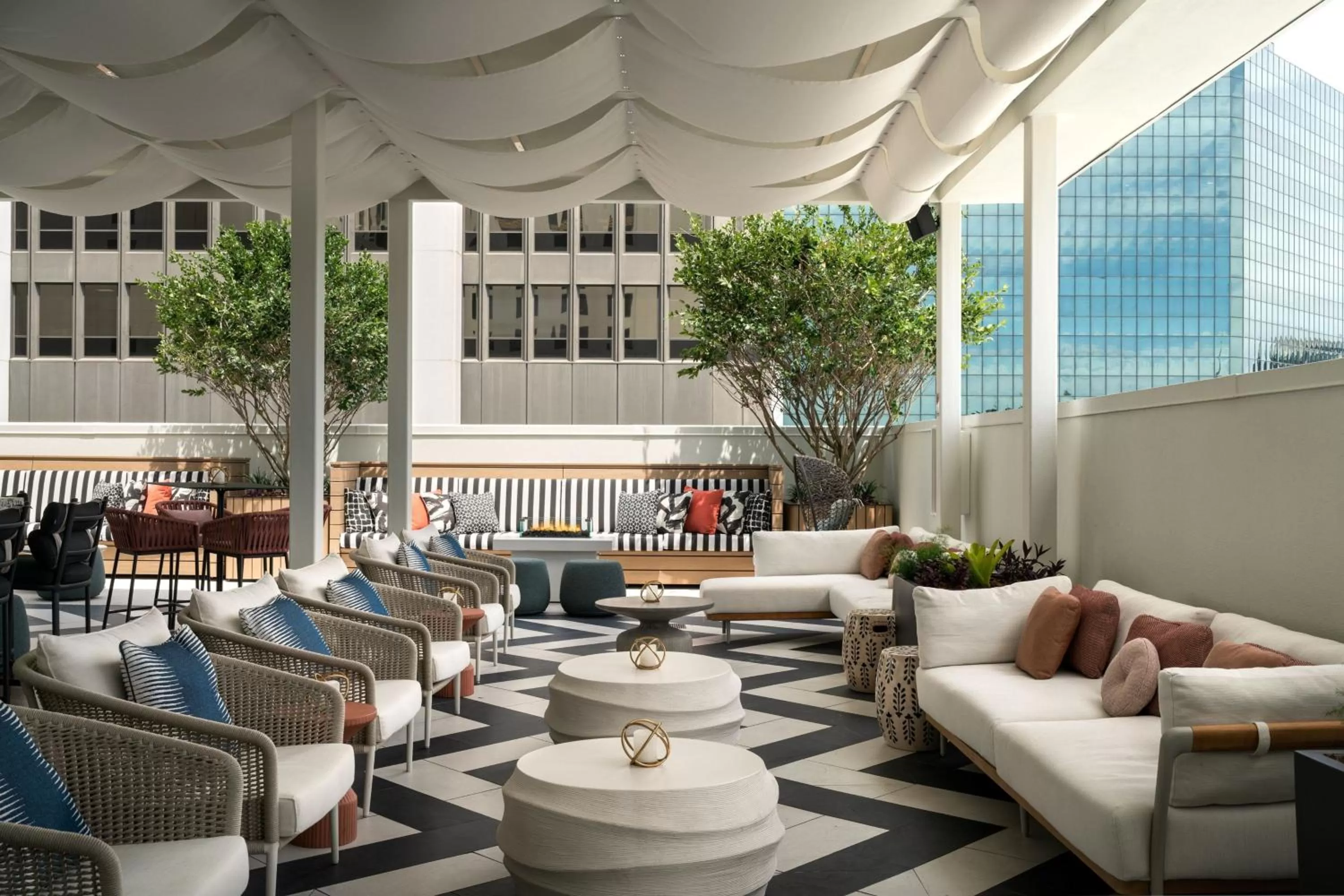 Swimming pool in Grand Bohemian Orlando, Autograph Collection