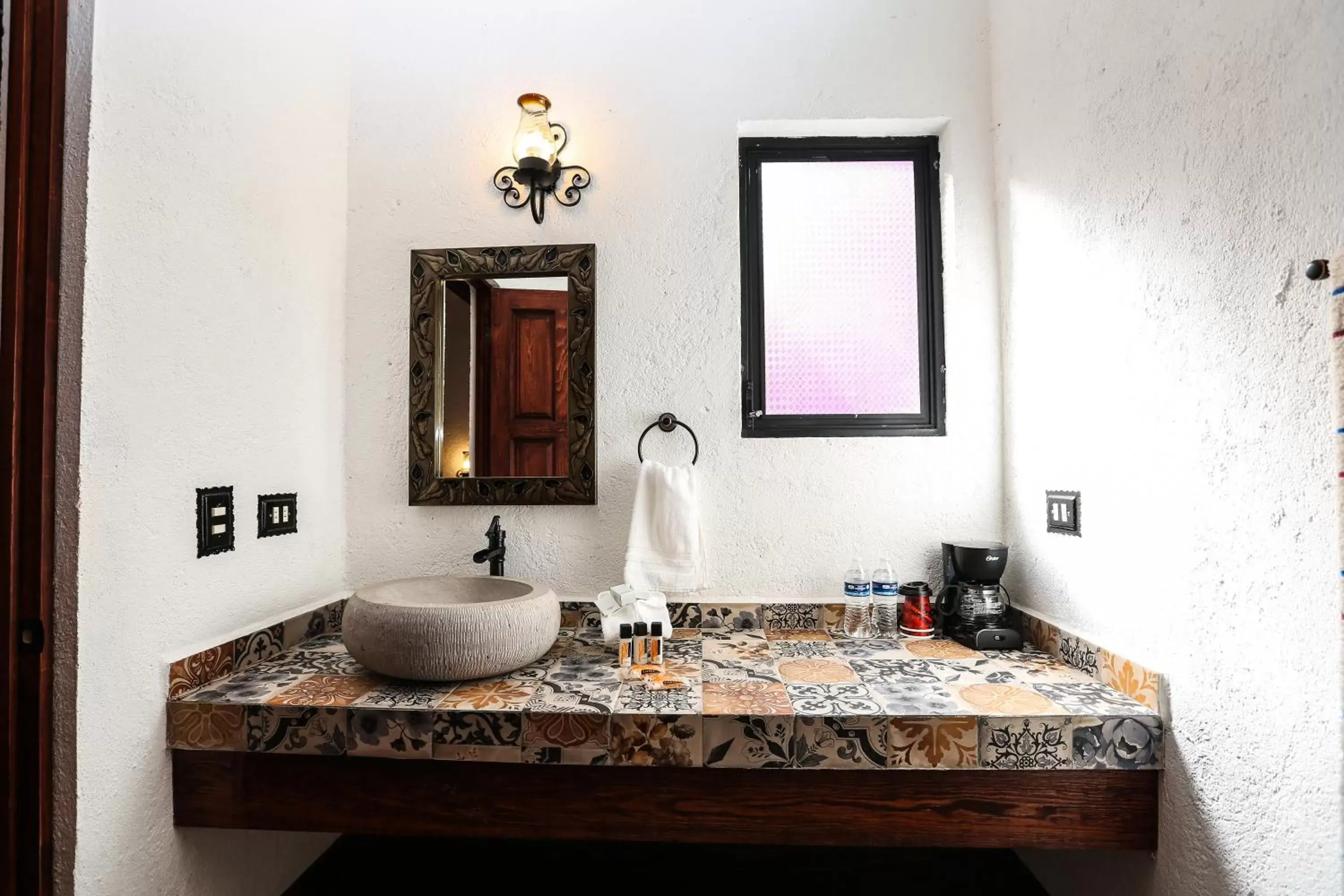 Bathroom in El mesón del Quijote