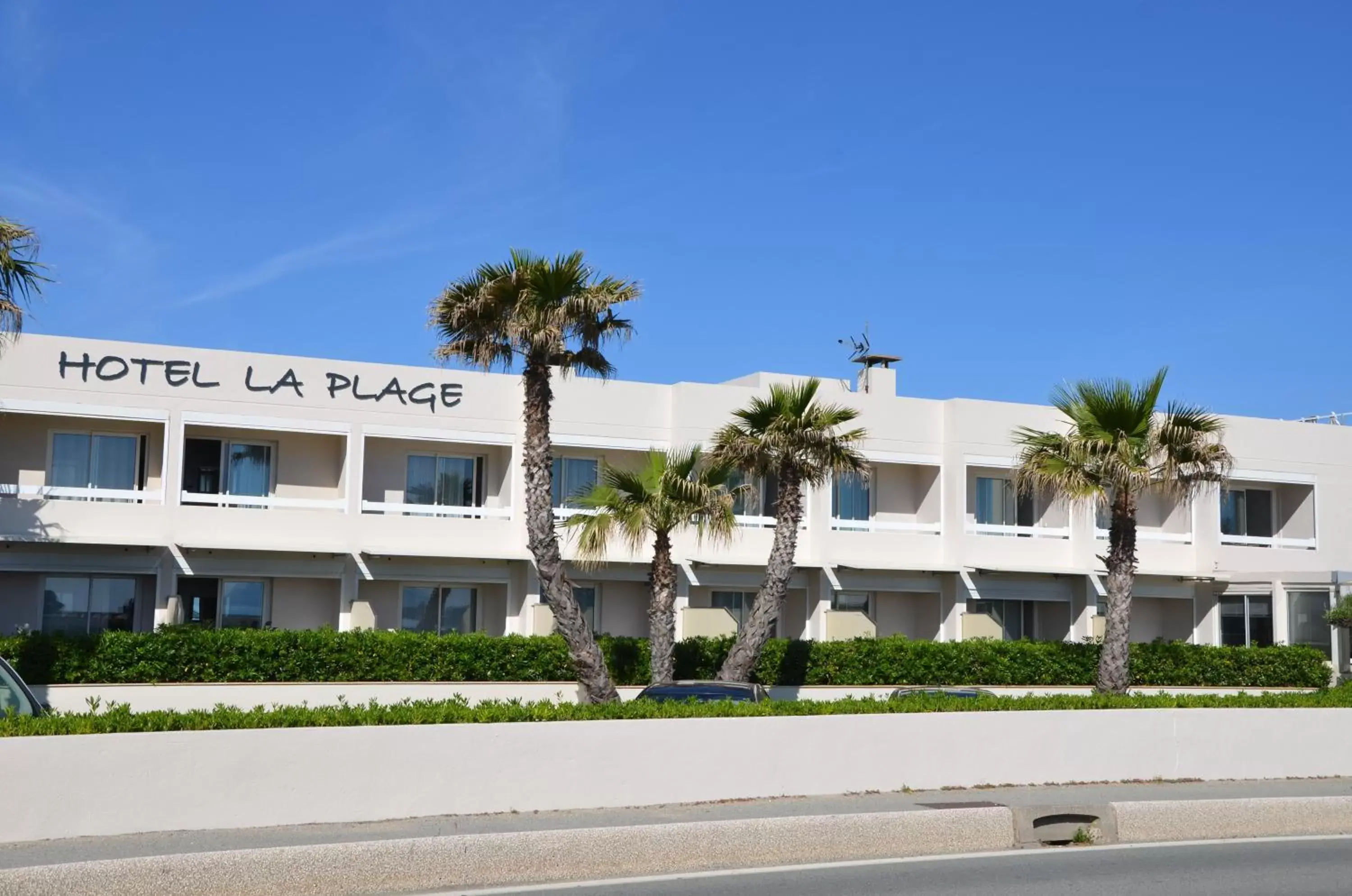 Facade/entrance, Property Building in Hôtel La Plage