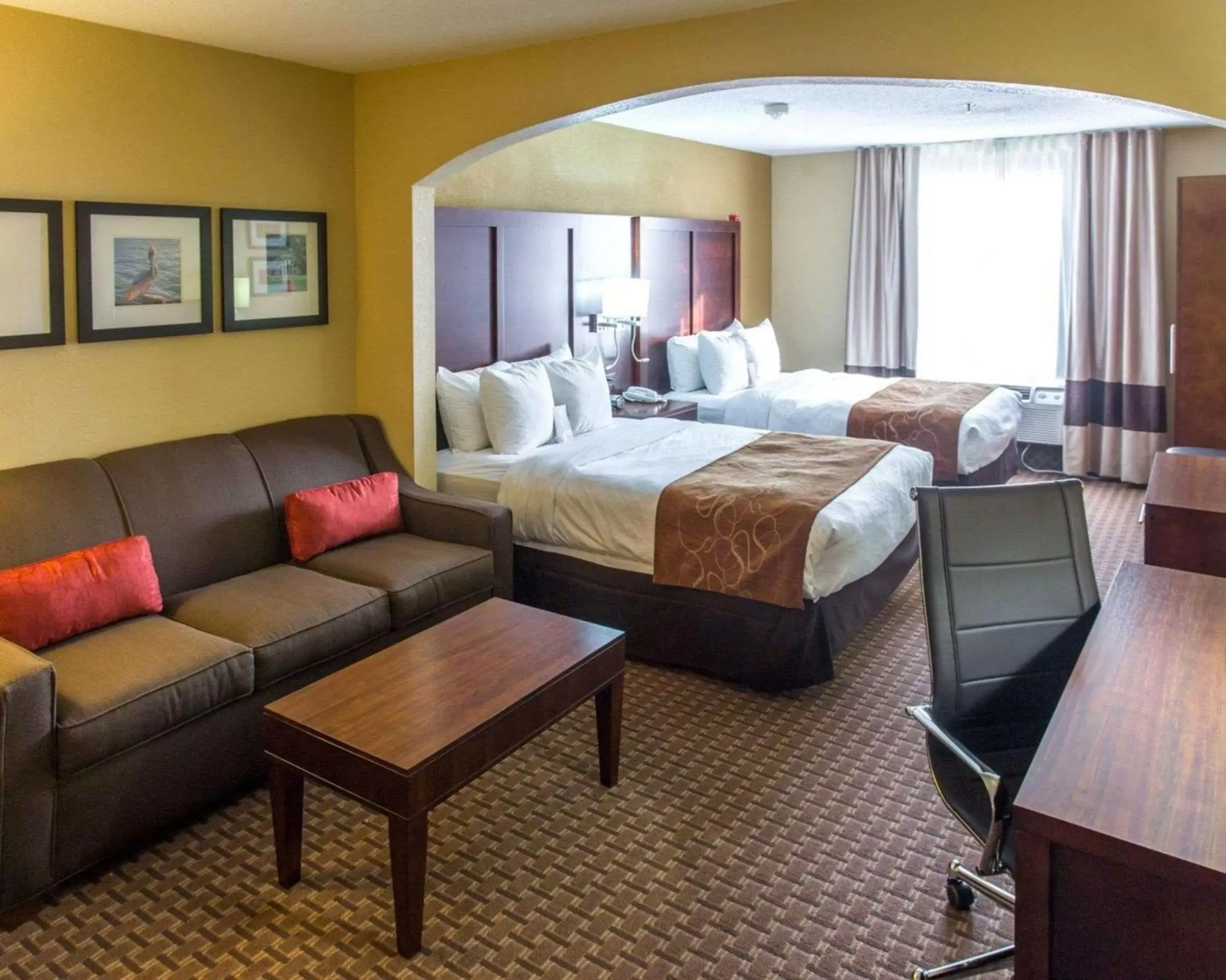 Photo of the whole room, Bed in Comfort Suites Port Allen - Baton Rouge