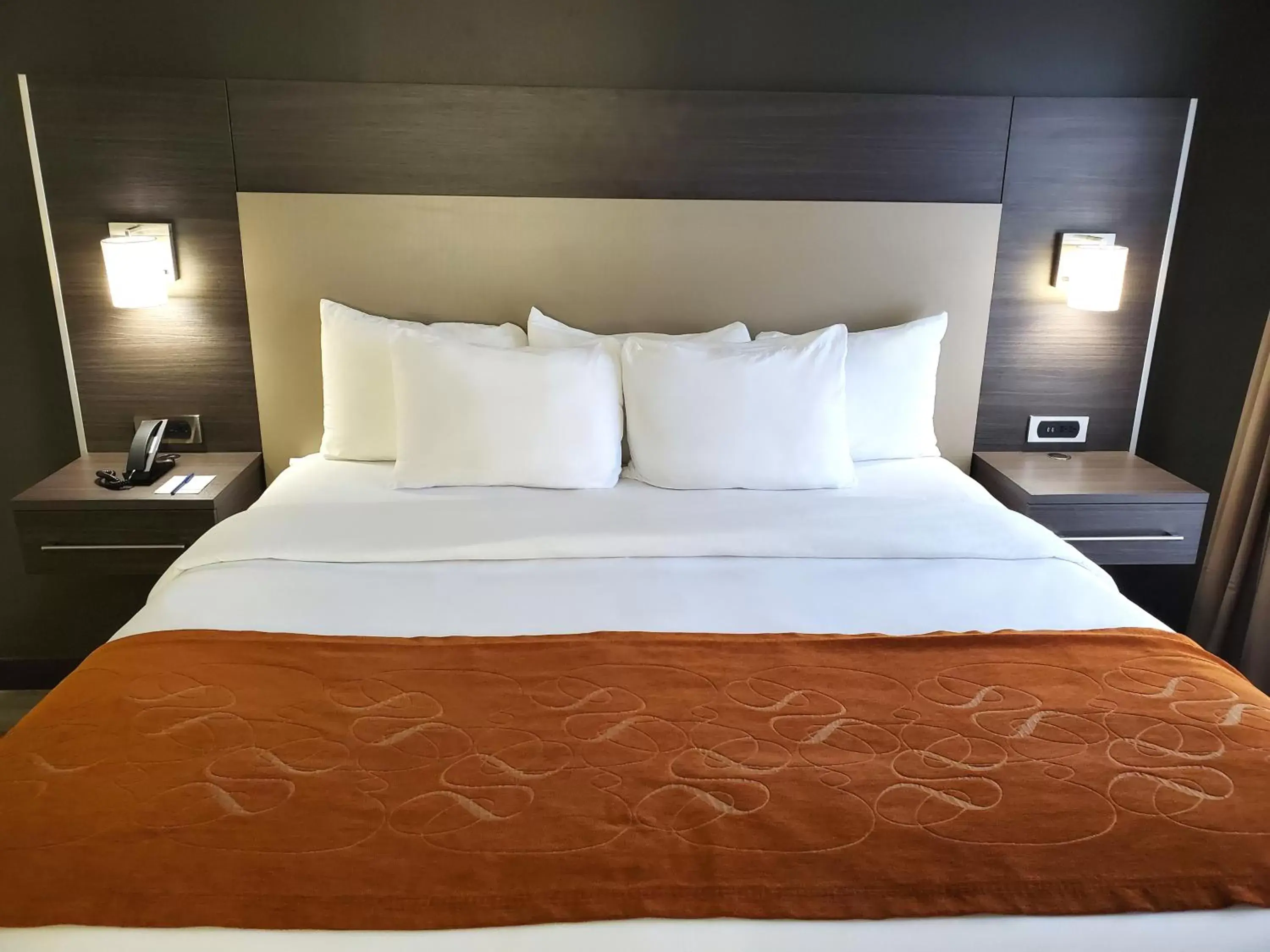Bed in Comfort Suites Northlake