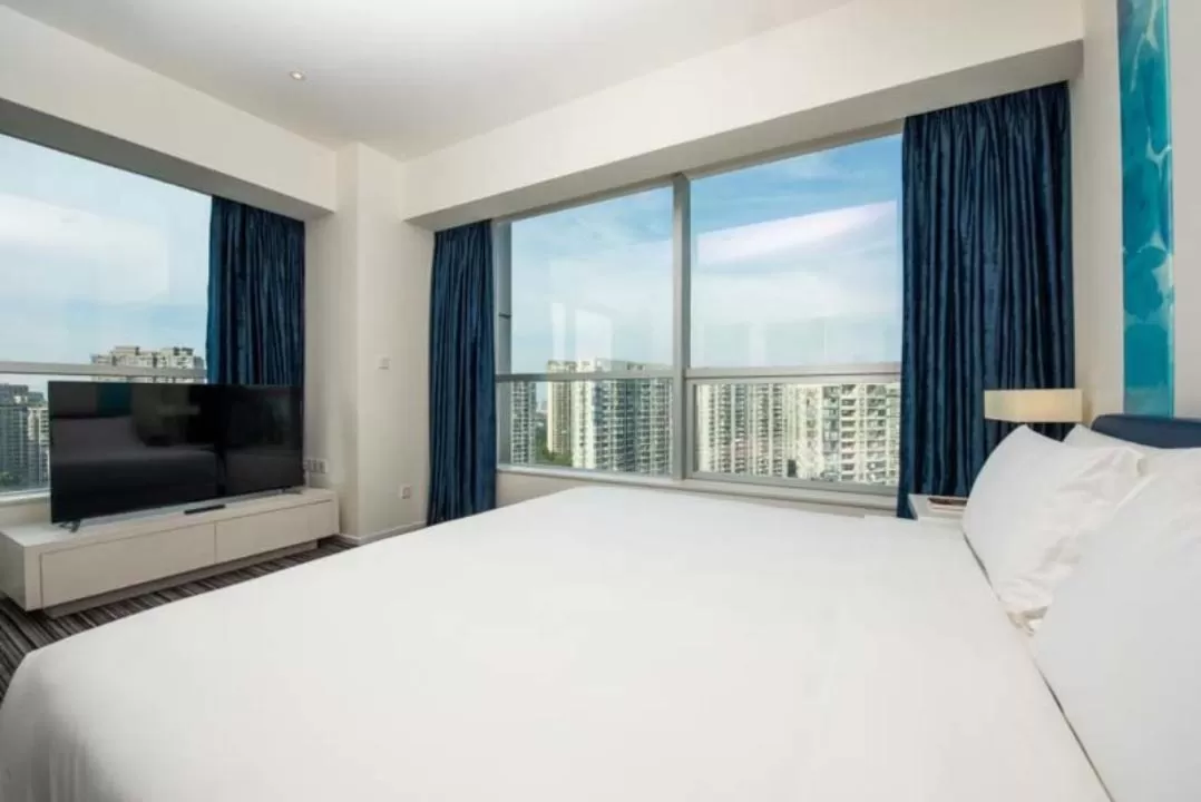 Business King Suite with Lounge Access in Grand Mercure Shanghai Century Park- Free Shuttle Bus to SNIEC