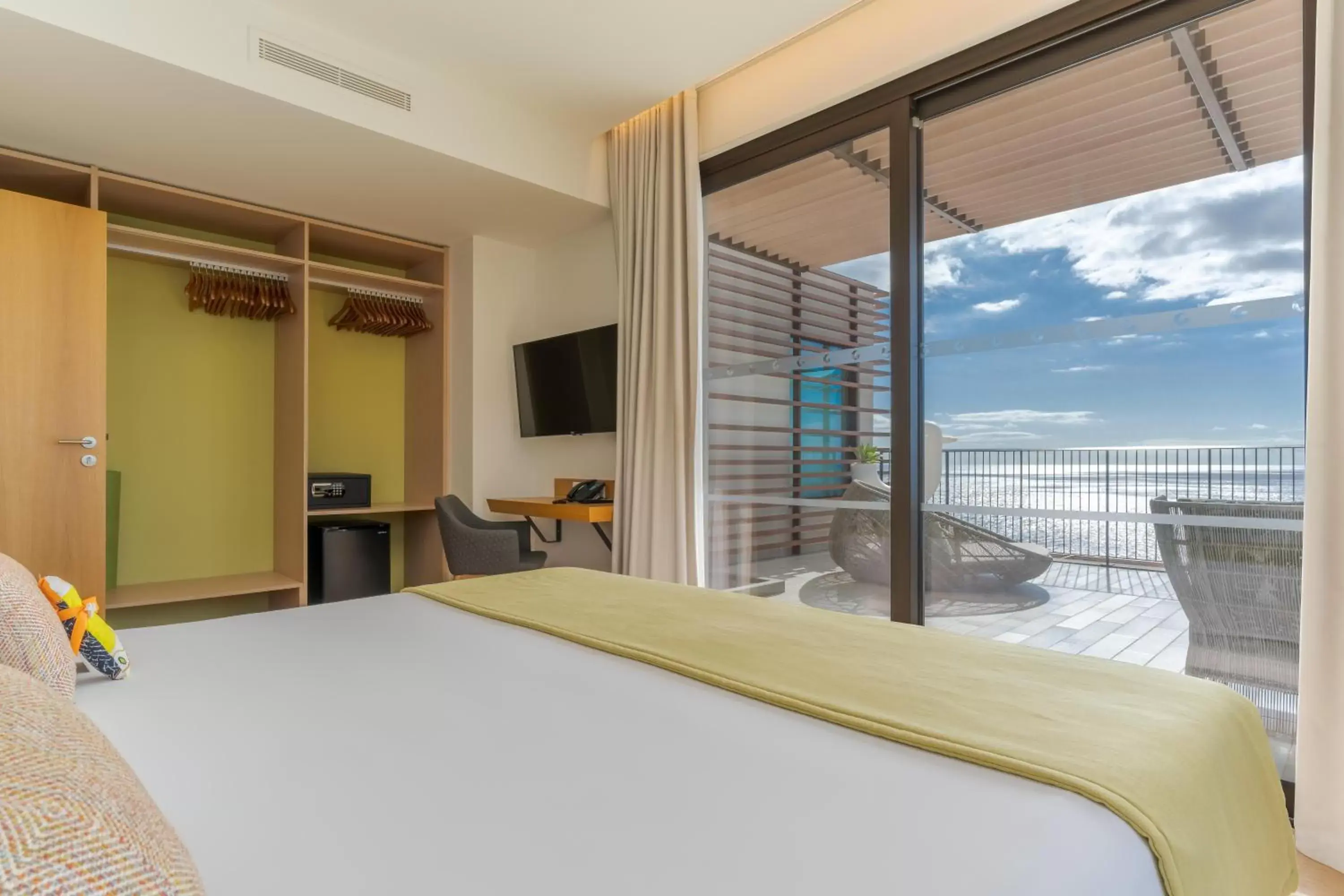Photo of the whole room, Bed in Sentido Galomar - Adults Only