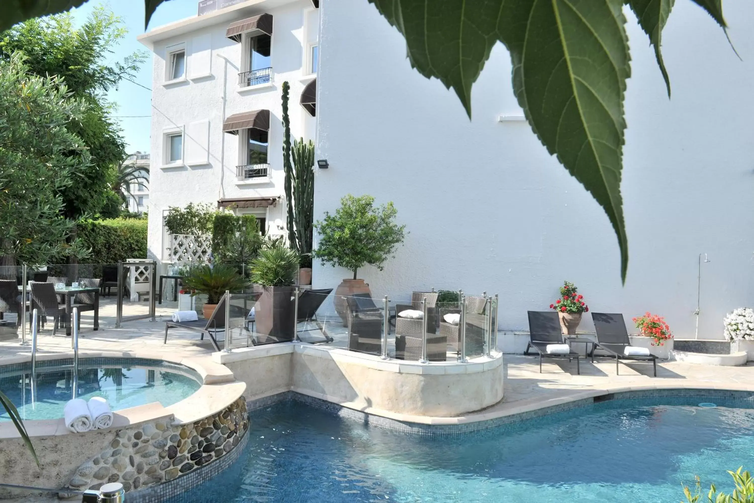 Swimming Pool in Hôtel La Villa Cannes