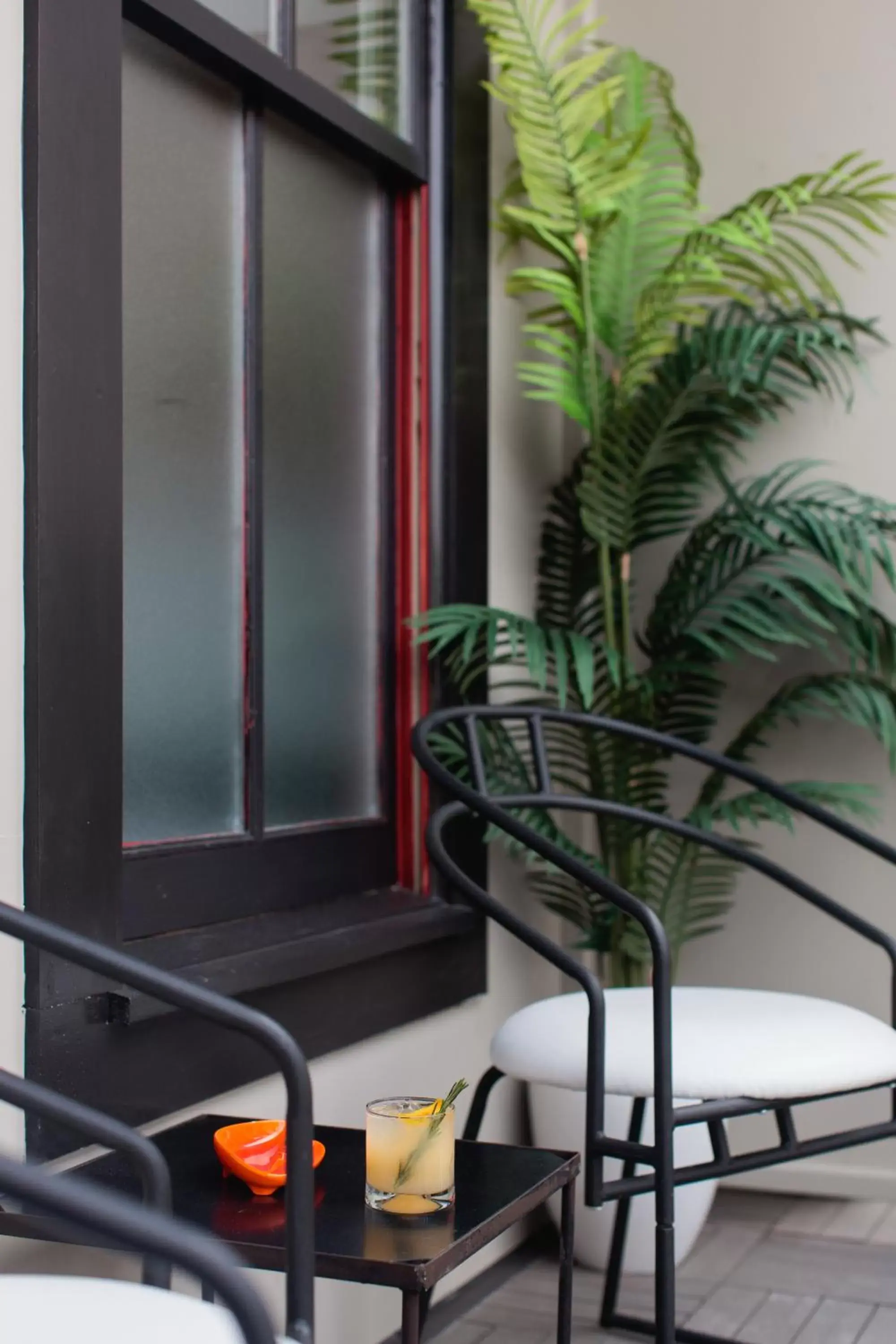 Bathroom, Seating Area in The Dwell Hotel, a Member of Design Hotels