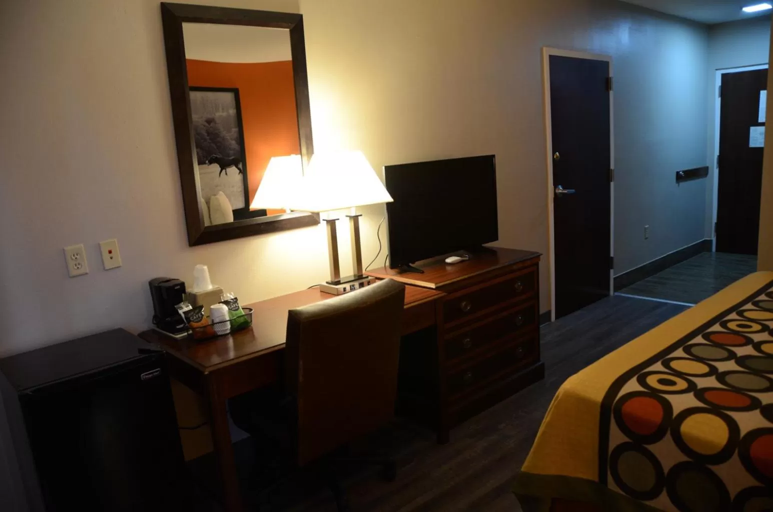 Bedroom, Bed in Super 8 by Wyndham Louisville/Expo Center