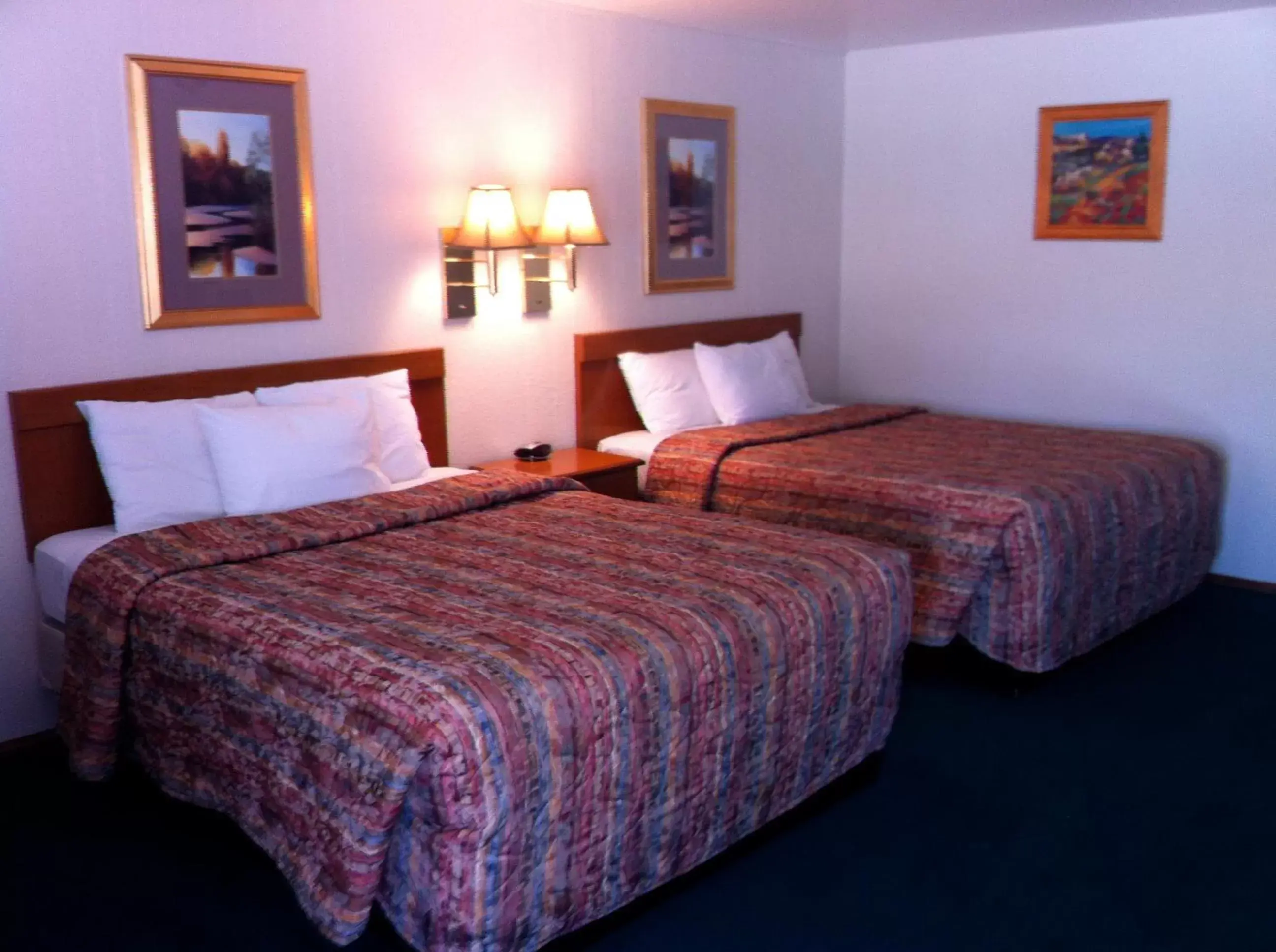Photo of the whole room, Bed in Legacy Inn