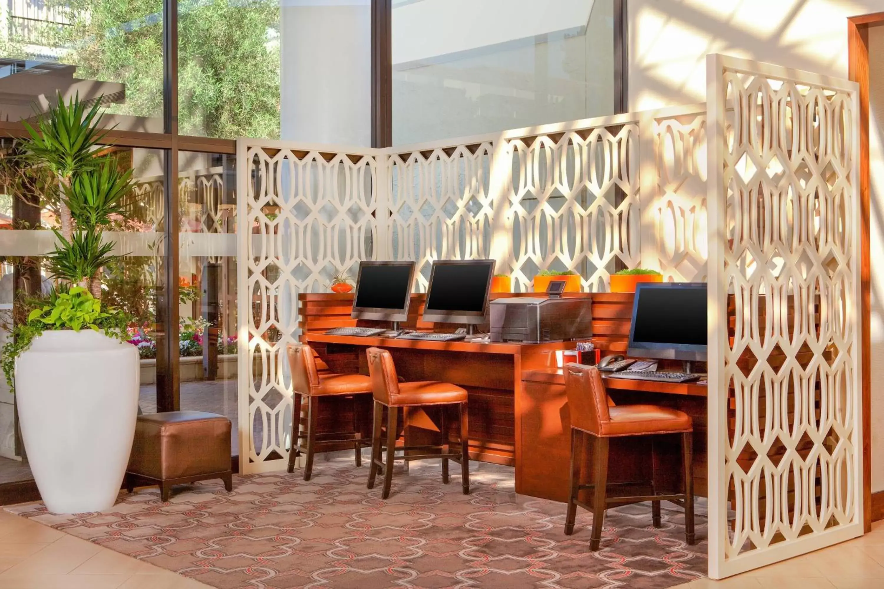 Business facilities, Restaurant/Places to Eat in Sheraton Palo Alto Hotel