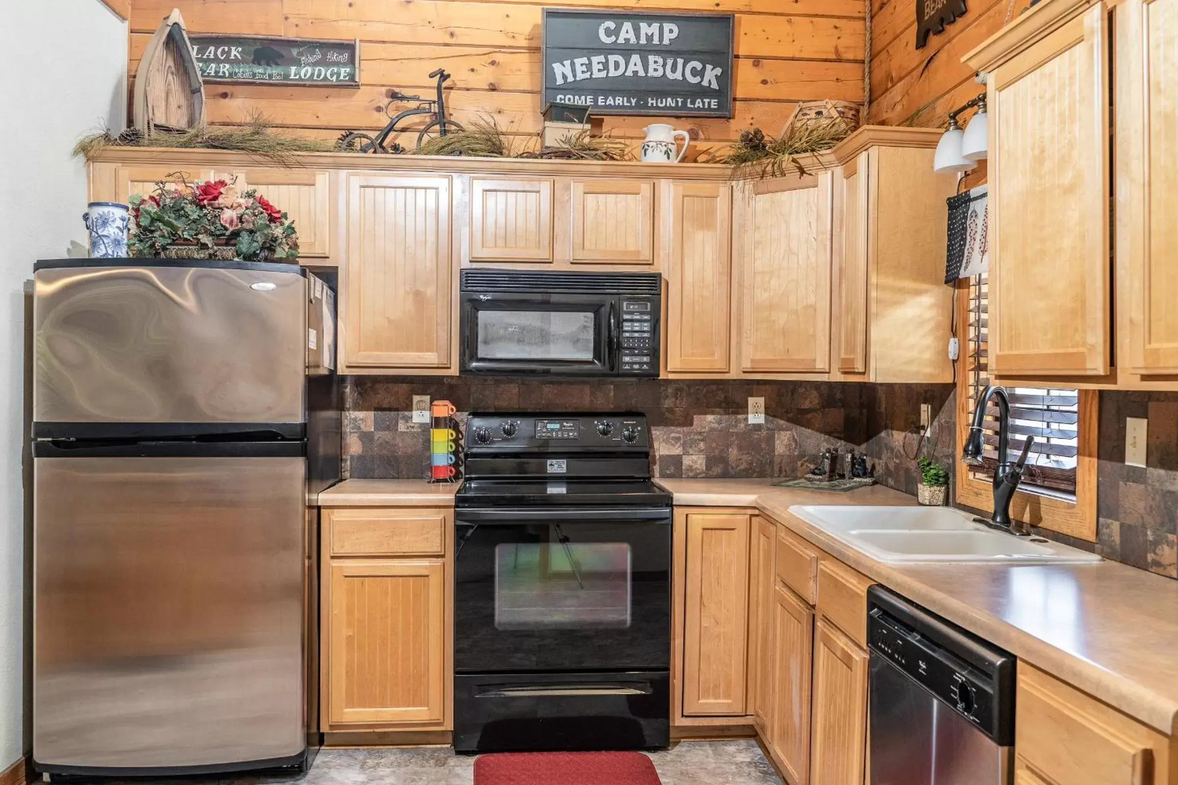Kitchen or kitchenette, Kitchen/Kitchenette in Cabins at Grand Mountain