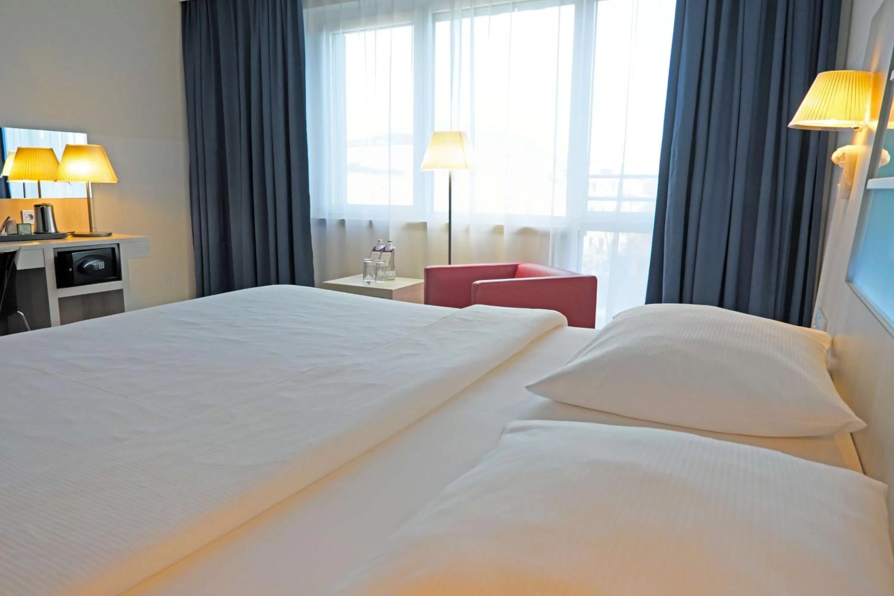 Bedroom, Bed in Park Inn by Radisson Linz