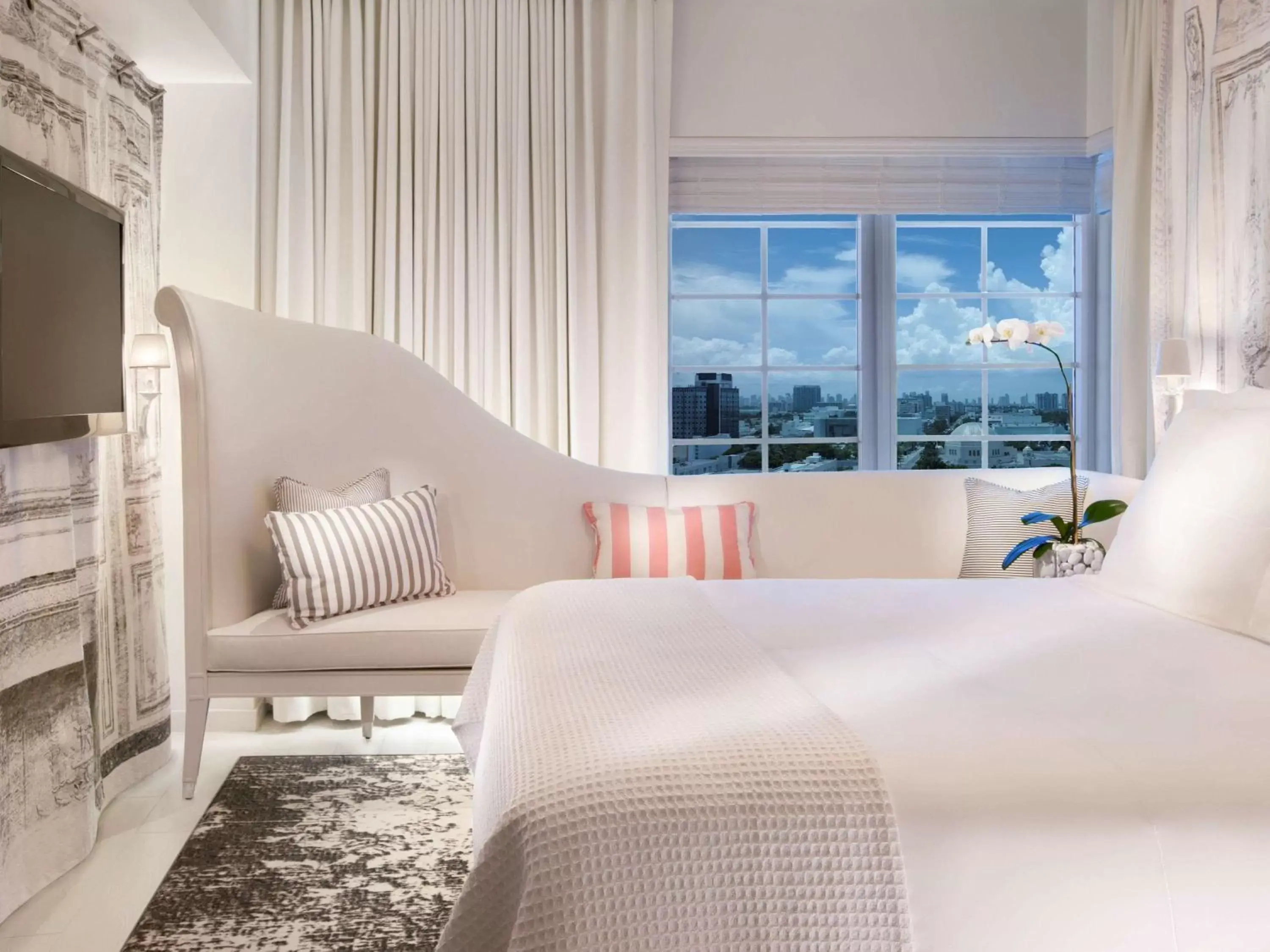 Photo of the whole room, Bed in SLS South Beach