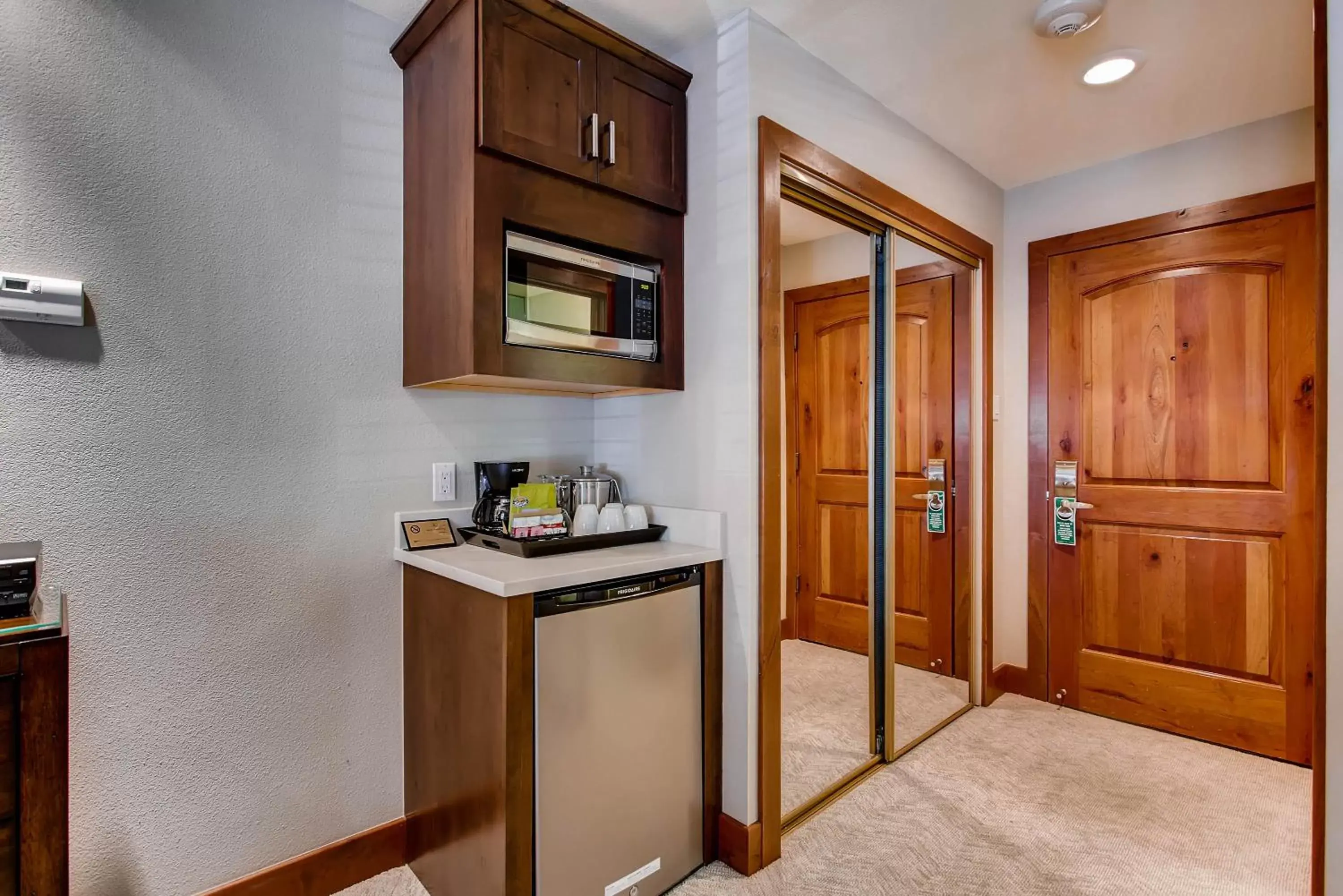 Coffee/tea facilities in Lion Square Lodge