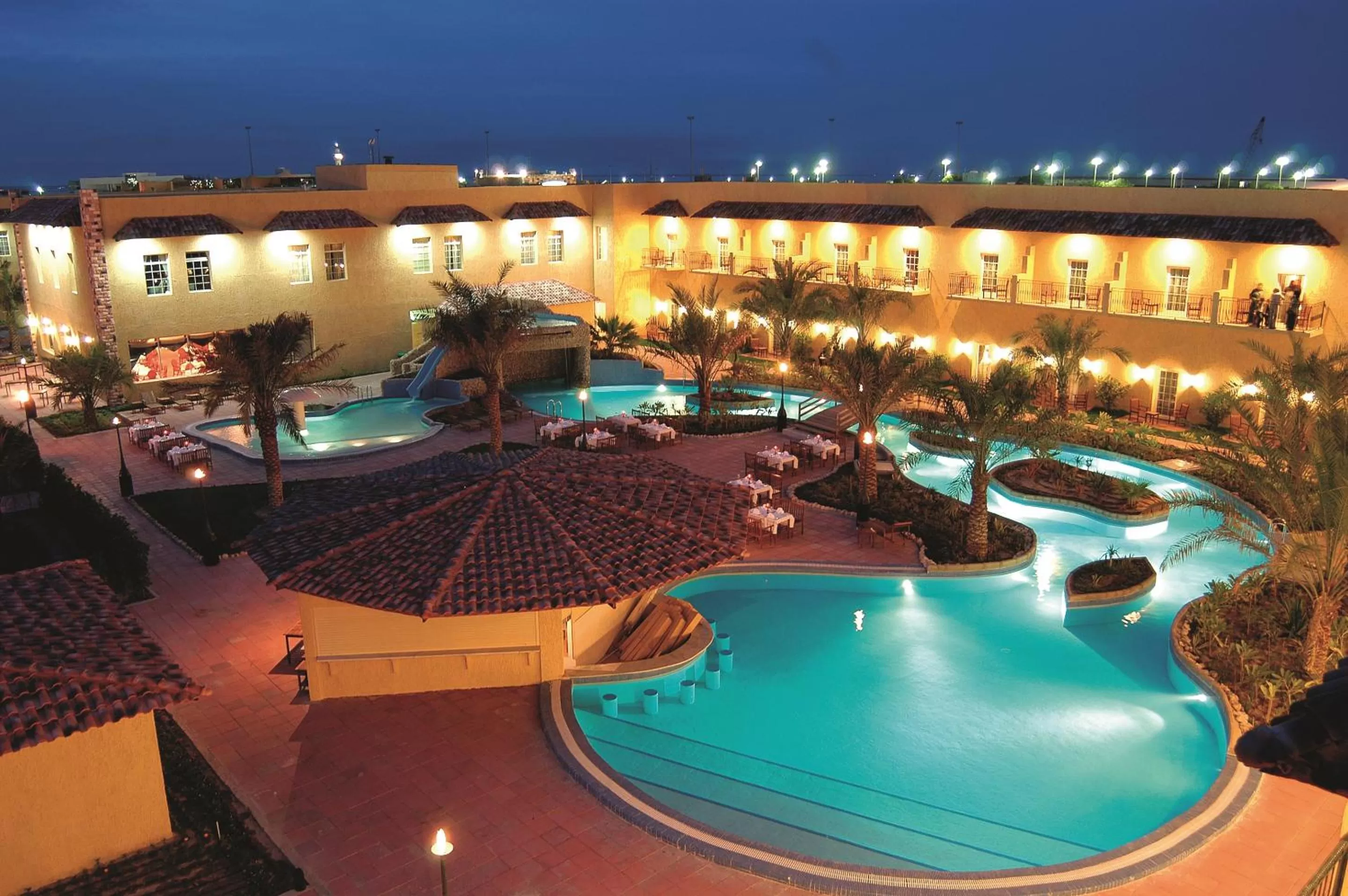 Swimming pool in Mövenpick Hotel Kuwait