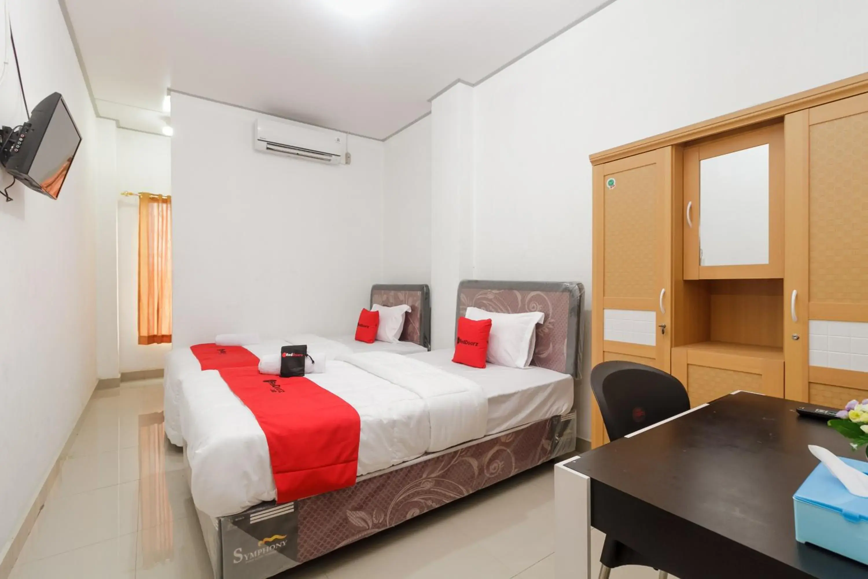 Bedroom, Bed in RedDoorz Syariah near RSU Suaka Insan