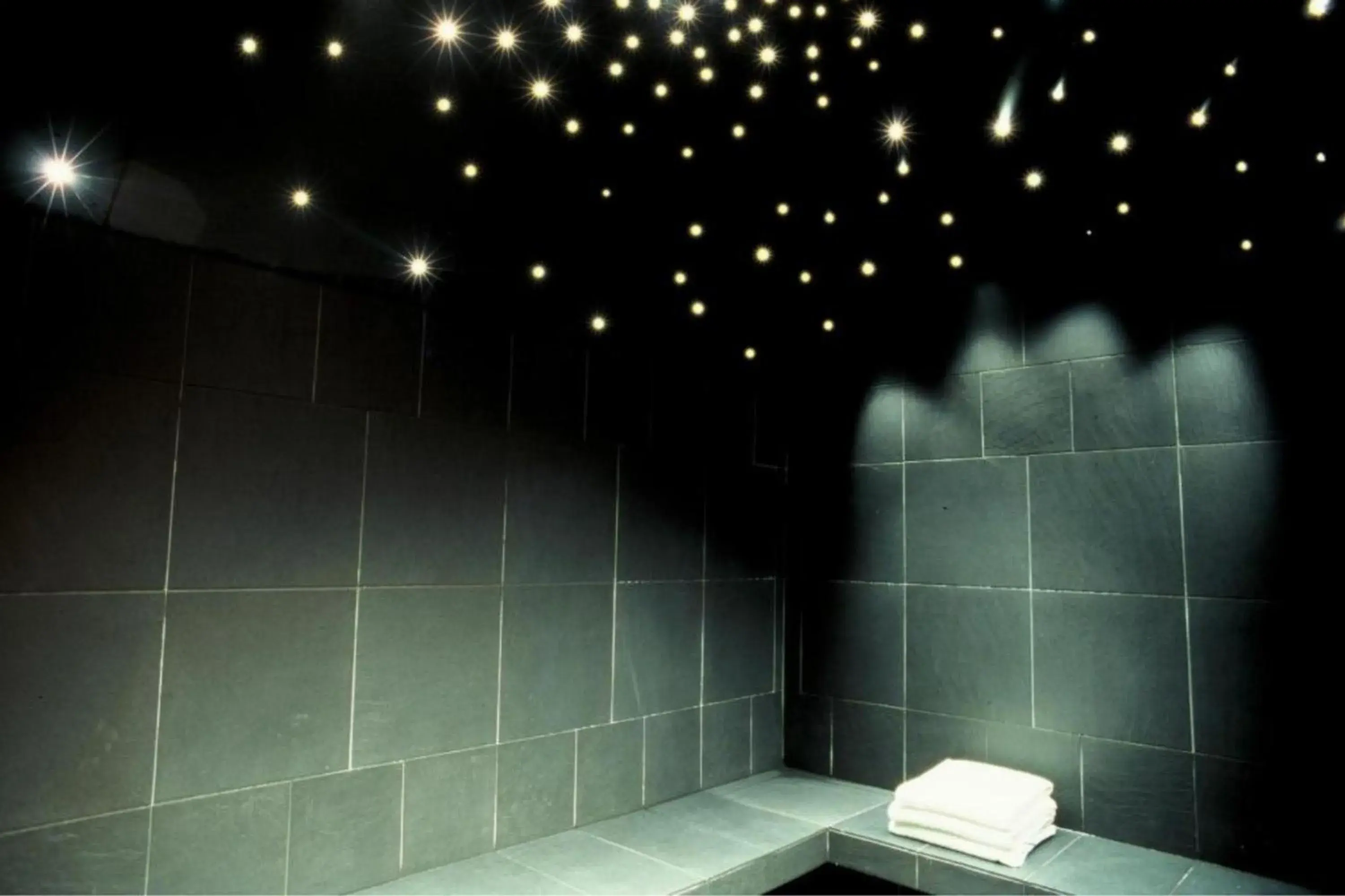 Spa and wellness centre/facilities, Bathroom in Renaissance by Marriott Paris Vendome Hotel