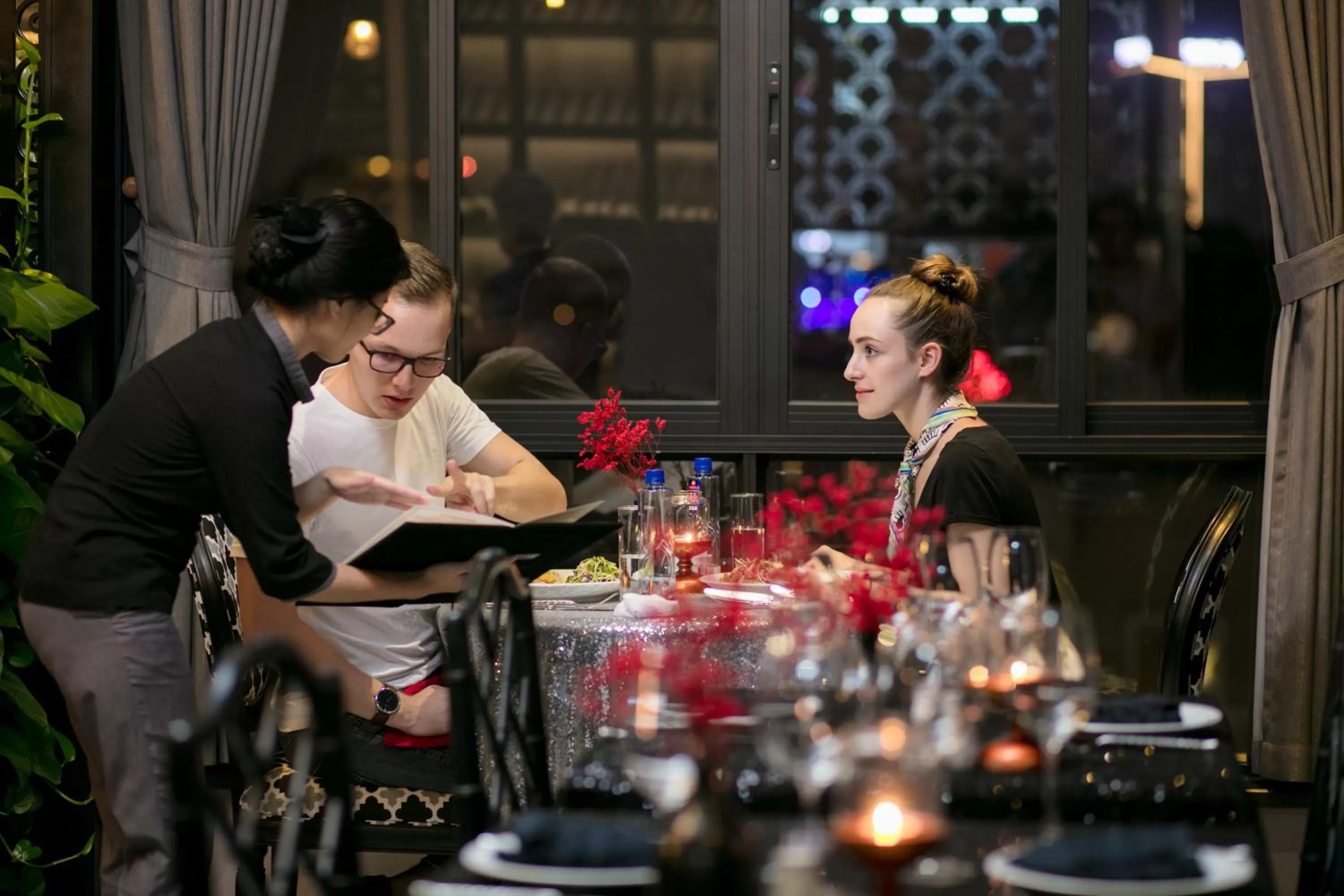 Restaurant/places to eat in JM Marvel Hotel & Spa