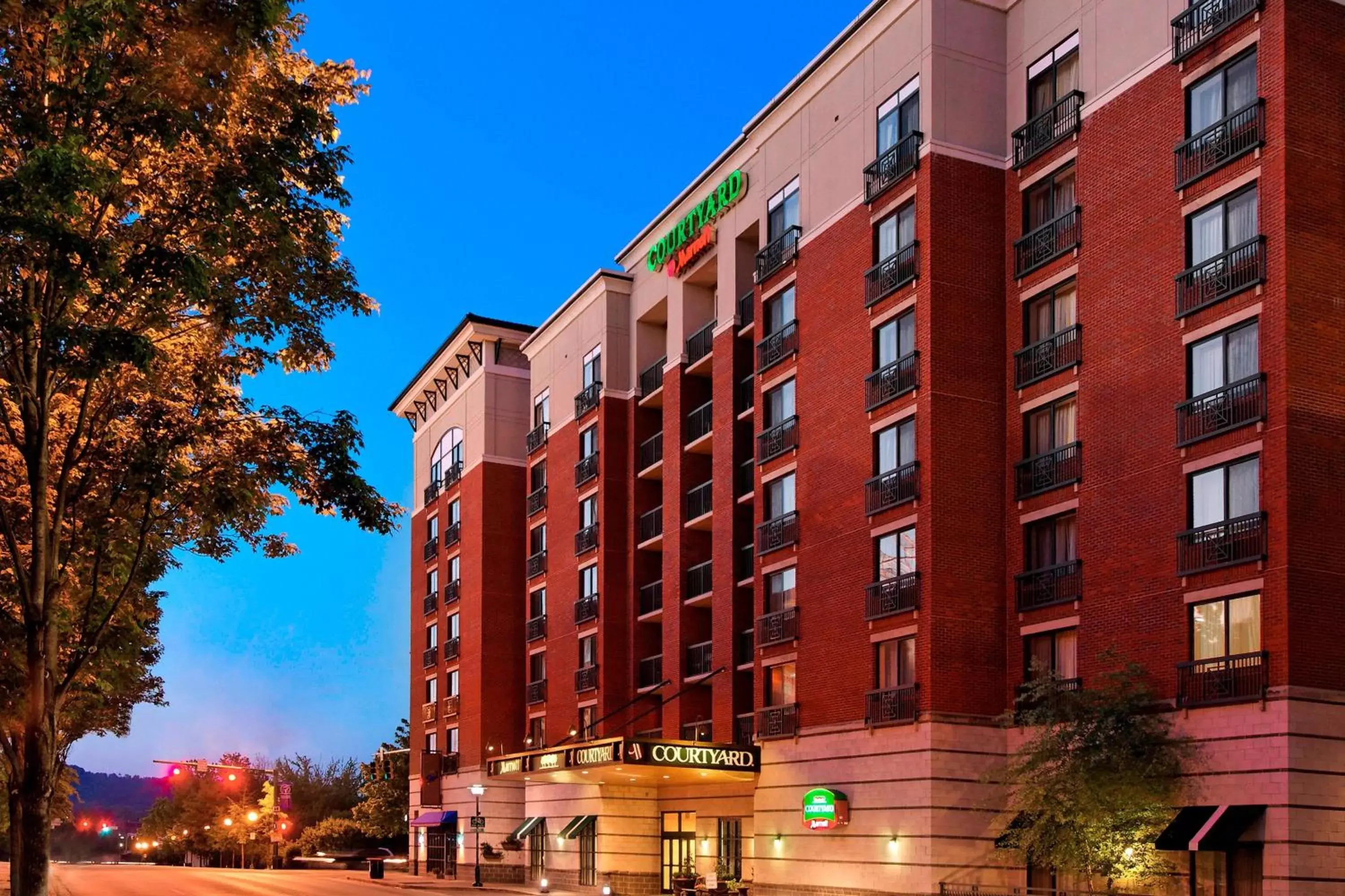 Property Building in Courtyard by Marriott Chattanooga Downtown