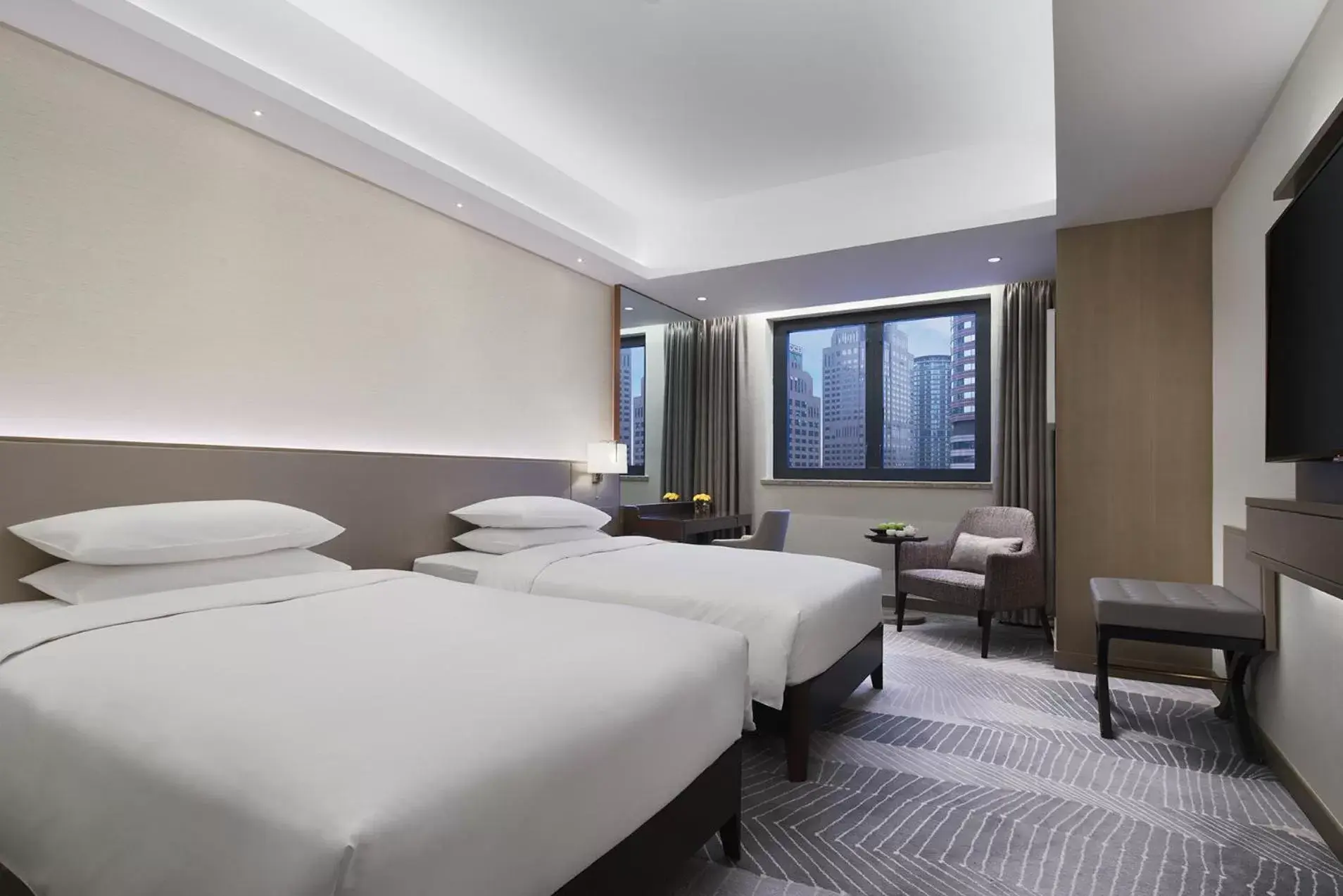 Photo of the whole room, Bed in Hyatt Regency Metropolitan Chongqing