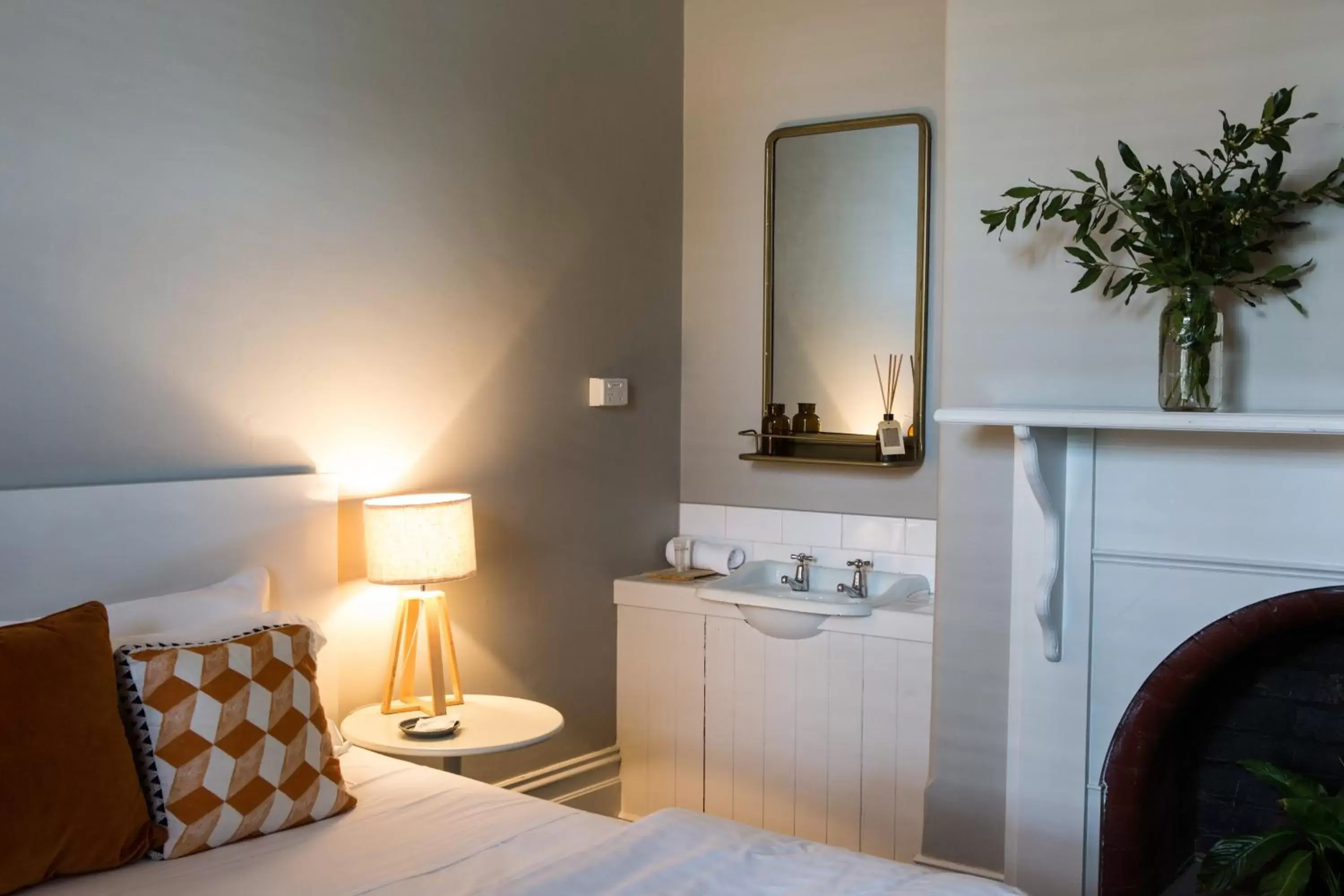 King Room with Shared Bathroom in Healesville Hotel King Room with Shared Bathroom in Healesville Hotel