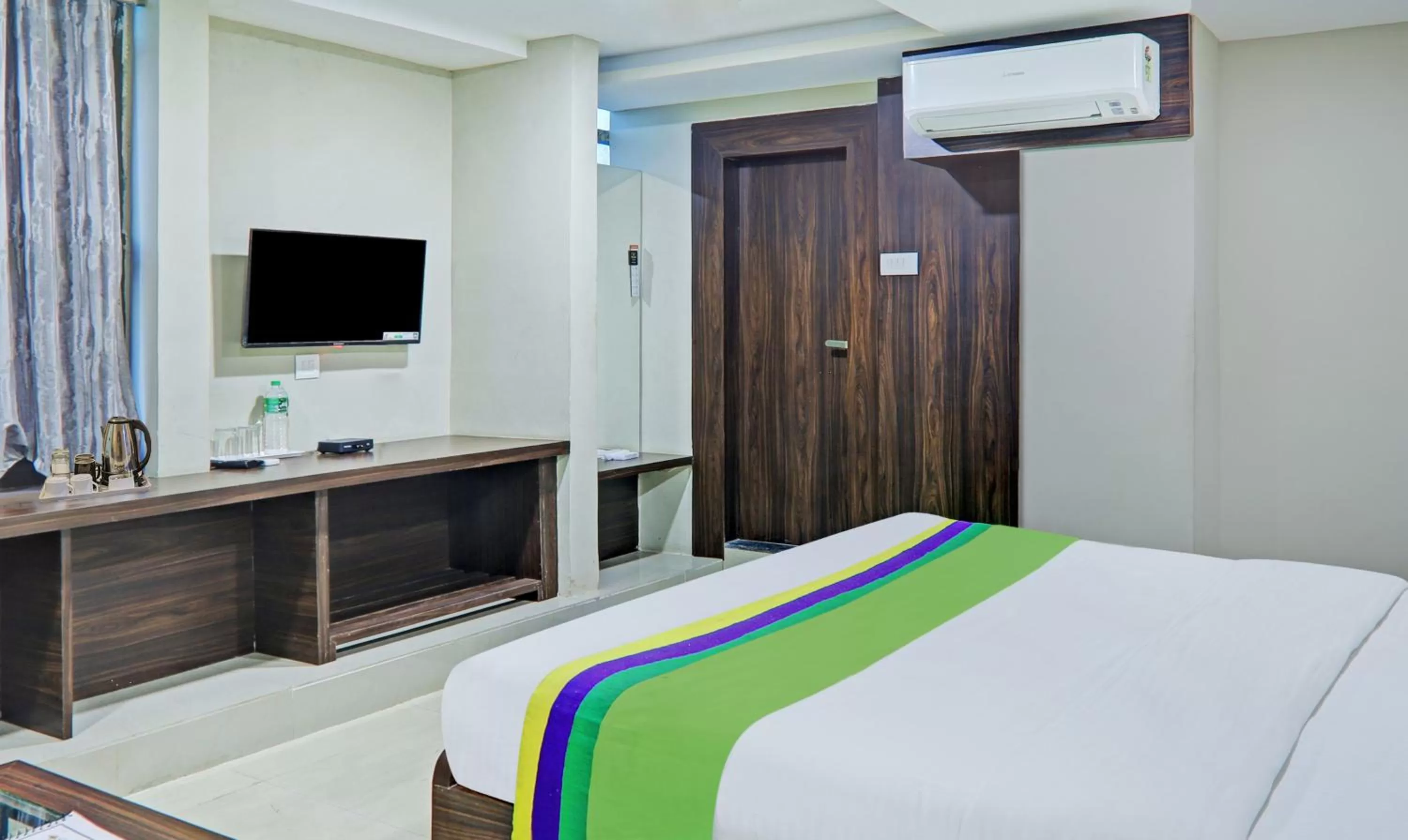 TV and multimedia, Bed in Treebo Raj Inn Lalpur