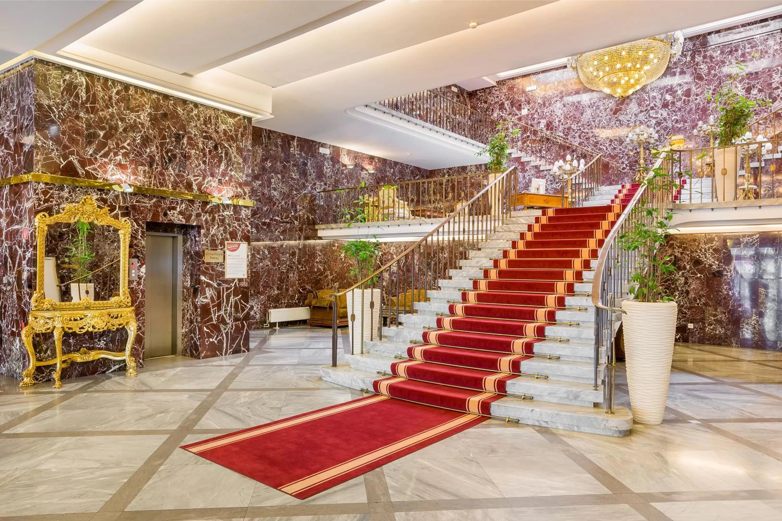 Lobby or reception in Hotel Unique Dortmund Hauptbahnhof