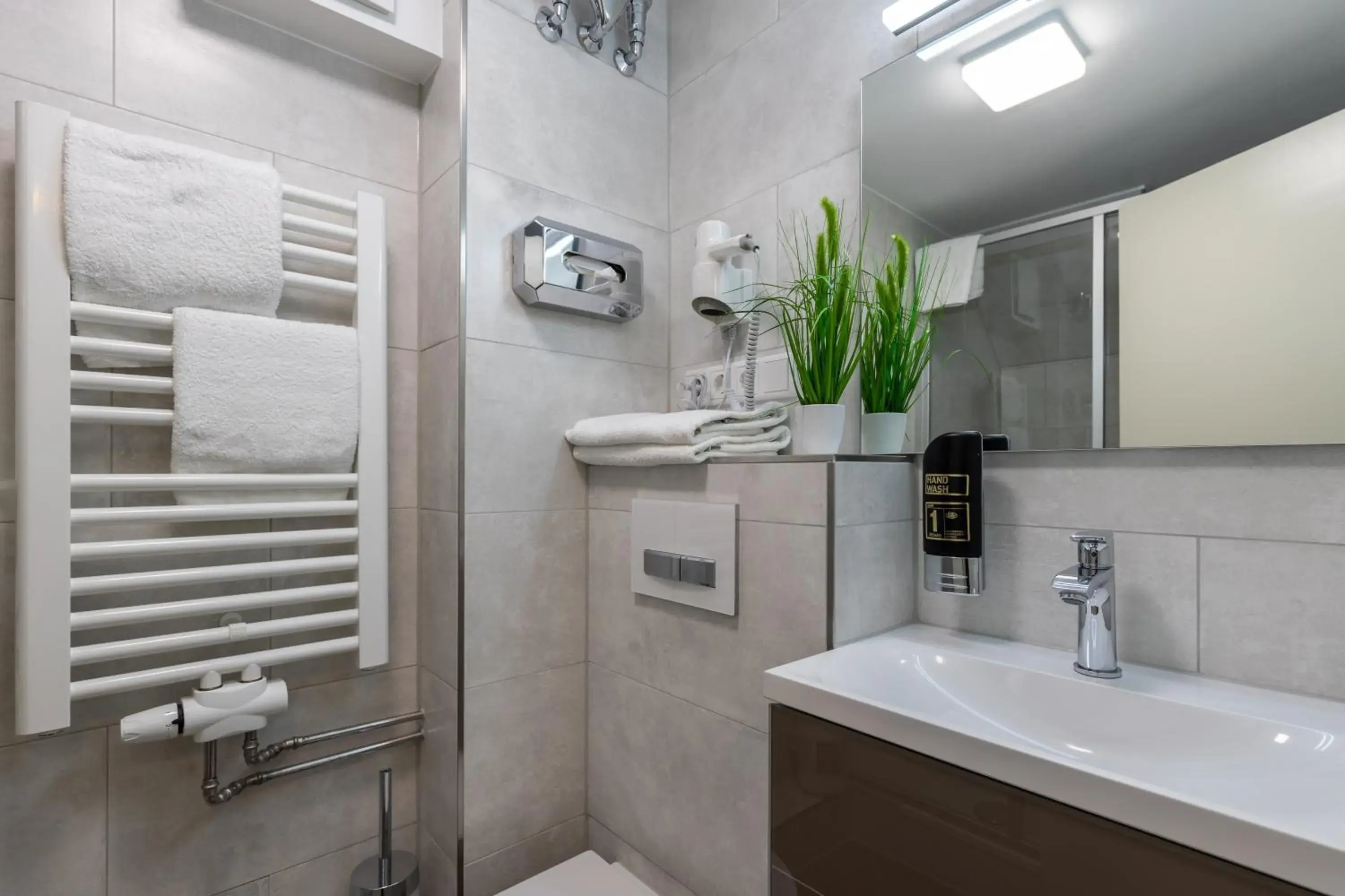 Shower, Bathroom in Trip Inn Residence City Center