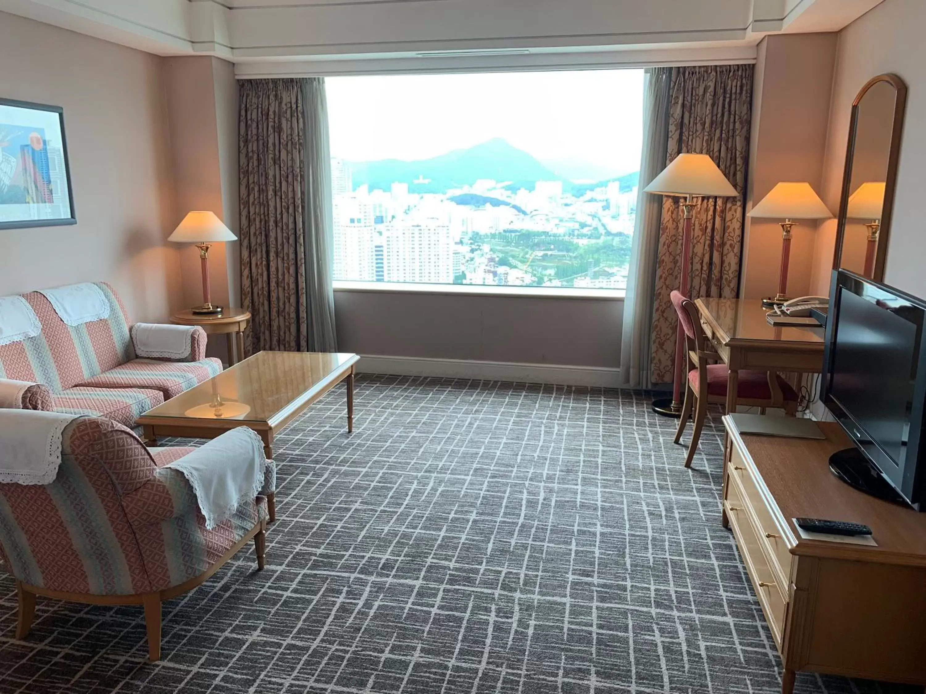 Living room, Seating Area in Lotte Hotel Busan