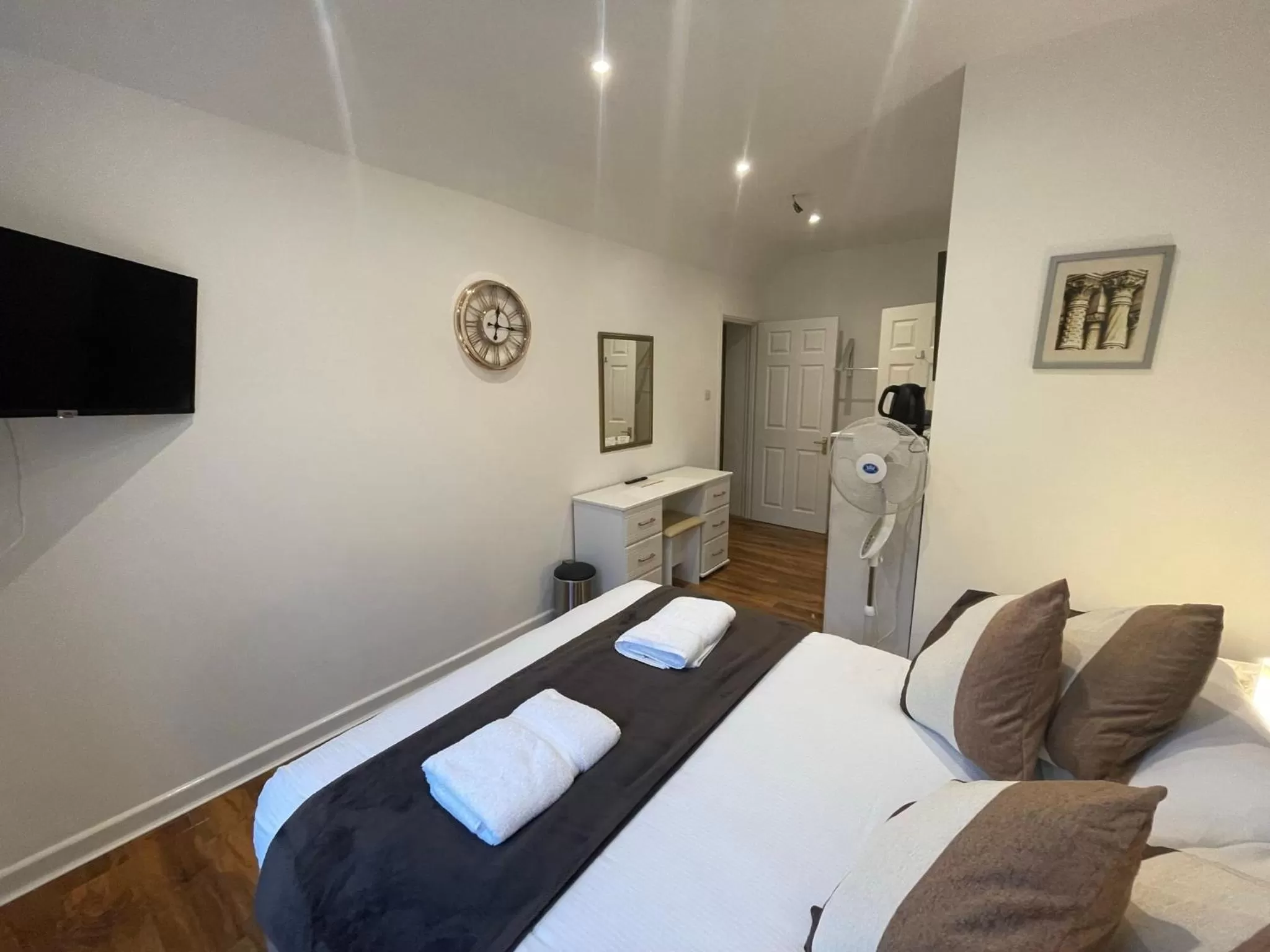 Bedroom, Bed in Oakhurst Gatwick B&B