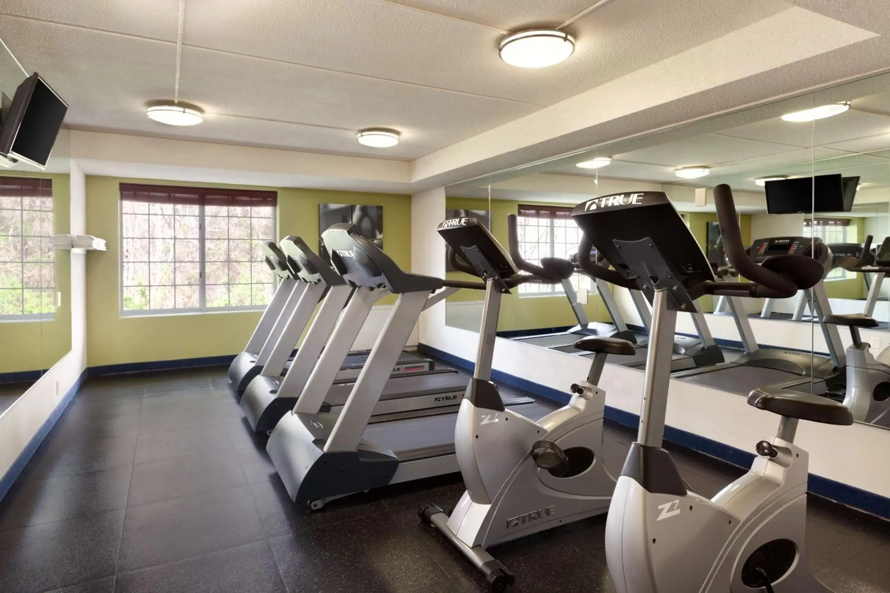 Activities, Fitness Center/Facilities in Country Inn & Suites by Radisson, Fredericksburg South (I-95), VA