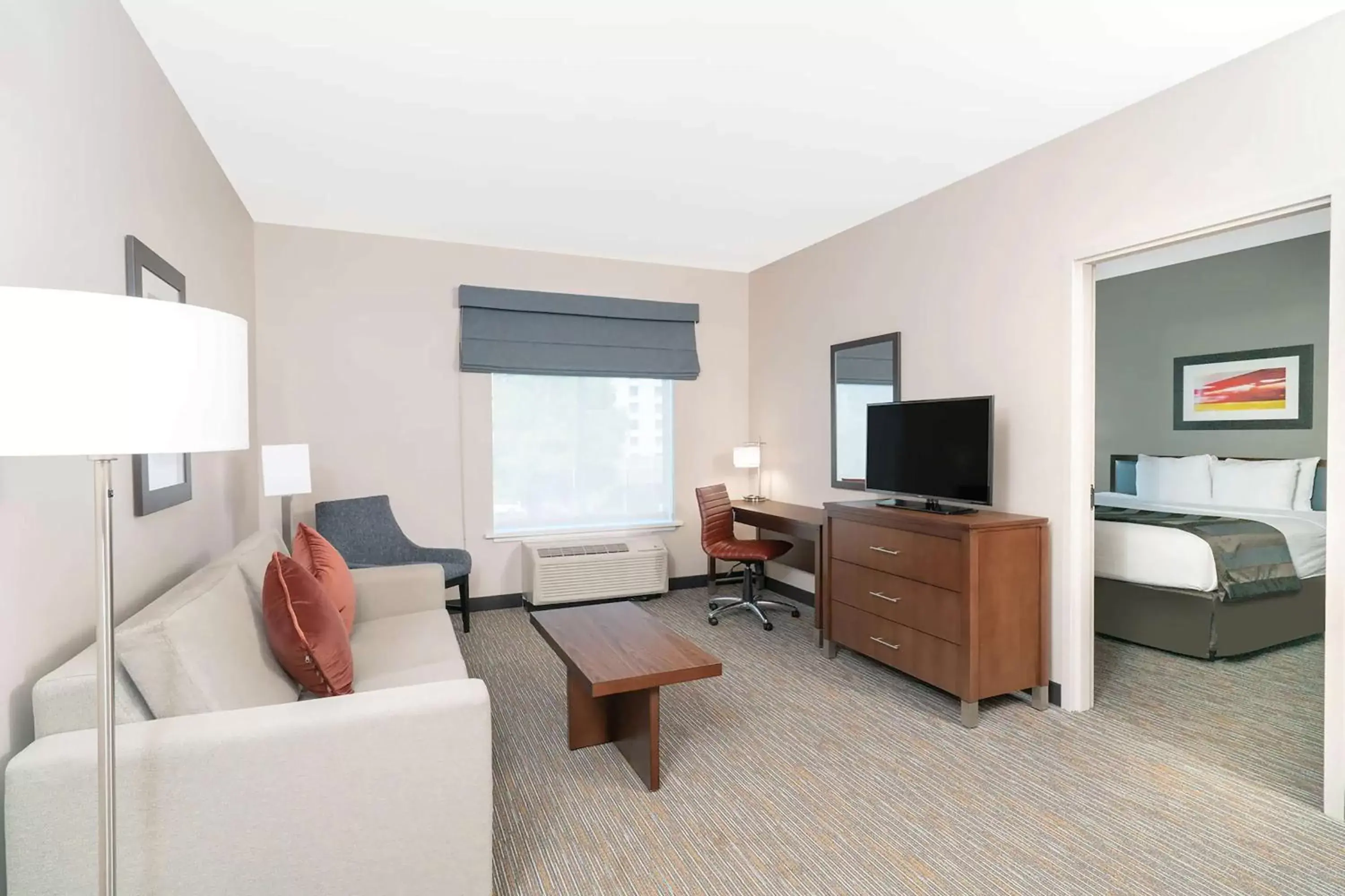 Bedroom, Seating Area in Hampton Inn Nashville Airport Century Place, TN