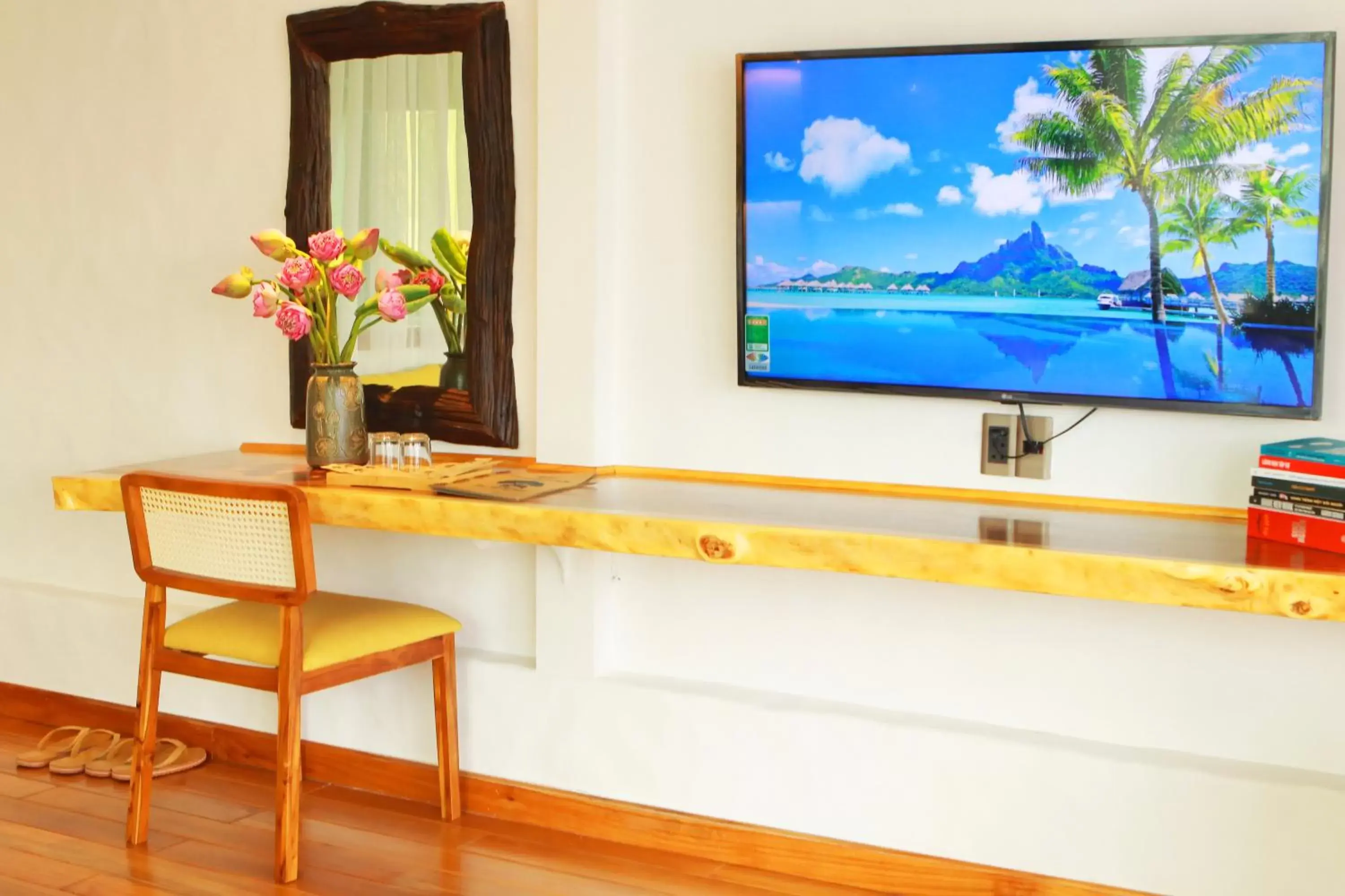 TV and multimedia, TV/Entertainment Center in Duc Vuong Saigon Hotel - Bui Vien