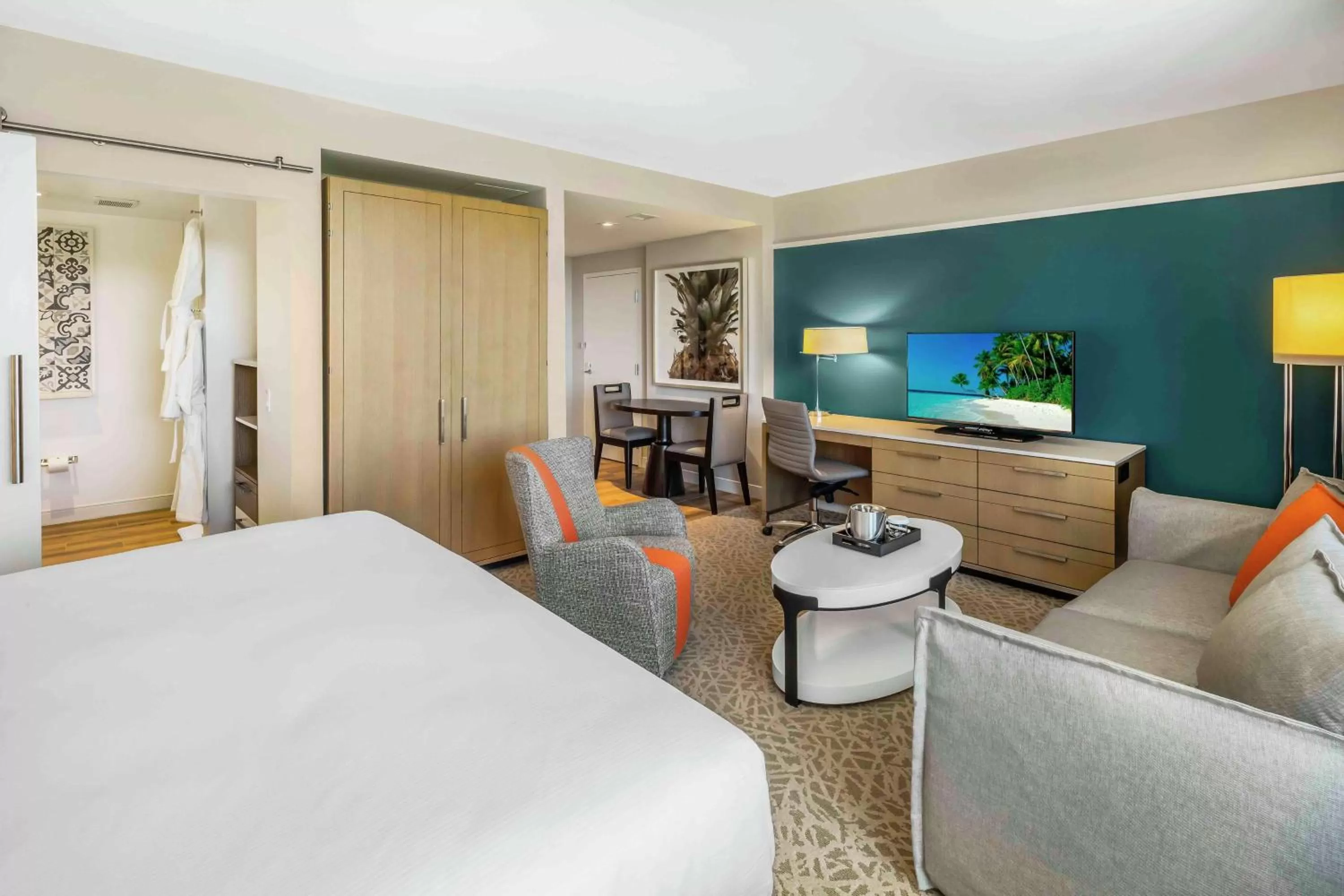 Bedroom, Bed in Hilton Miami Dadeland
