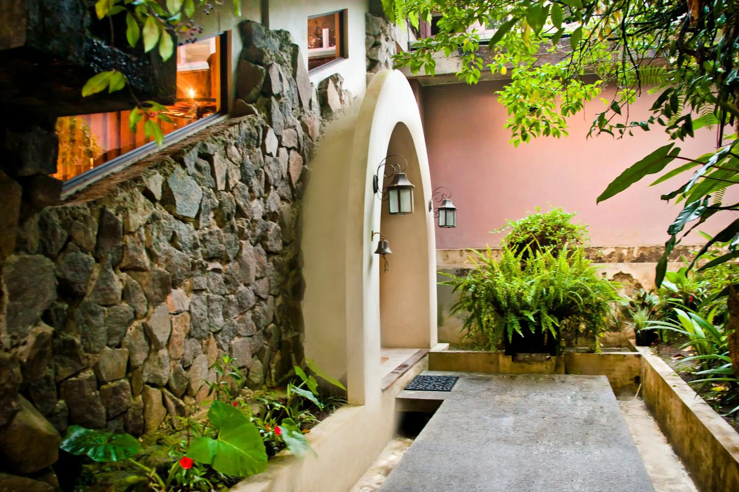 Facade/entrance in Poas Volcano Lodge