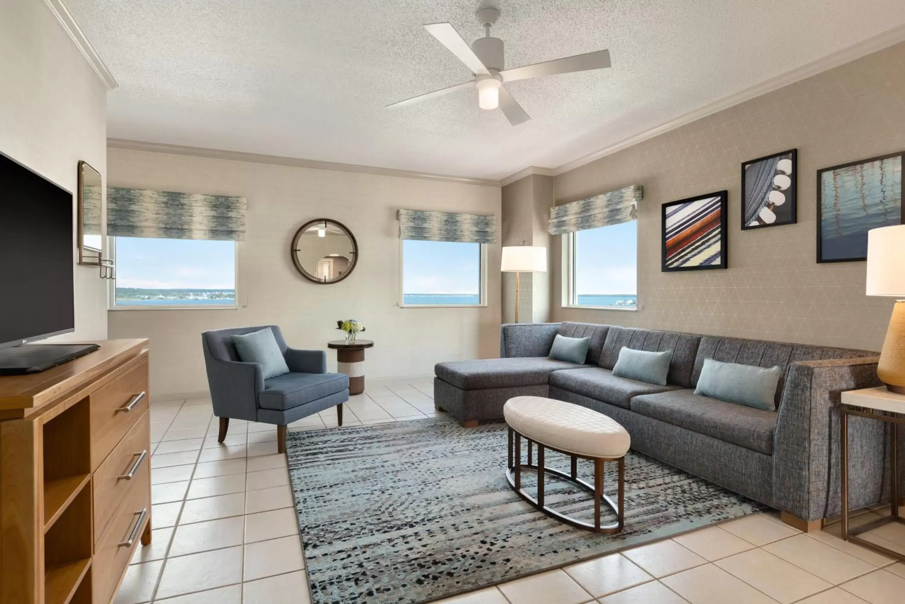 Living room, Seating Area in Holiday Inn & Suites Ocean City, an IHG Hotel