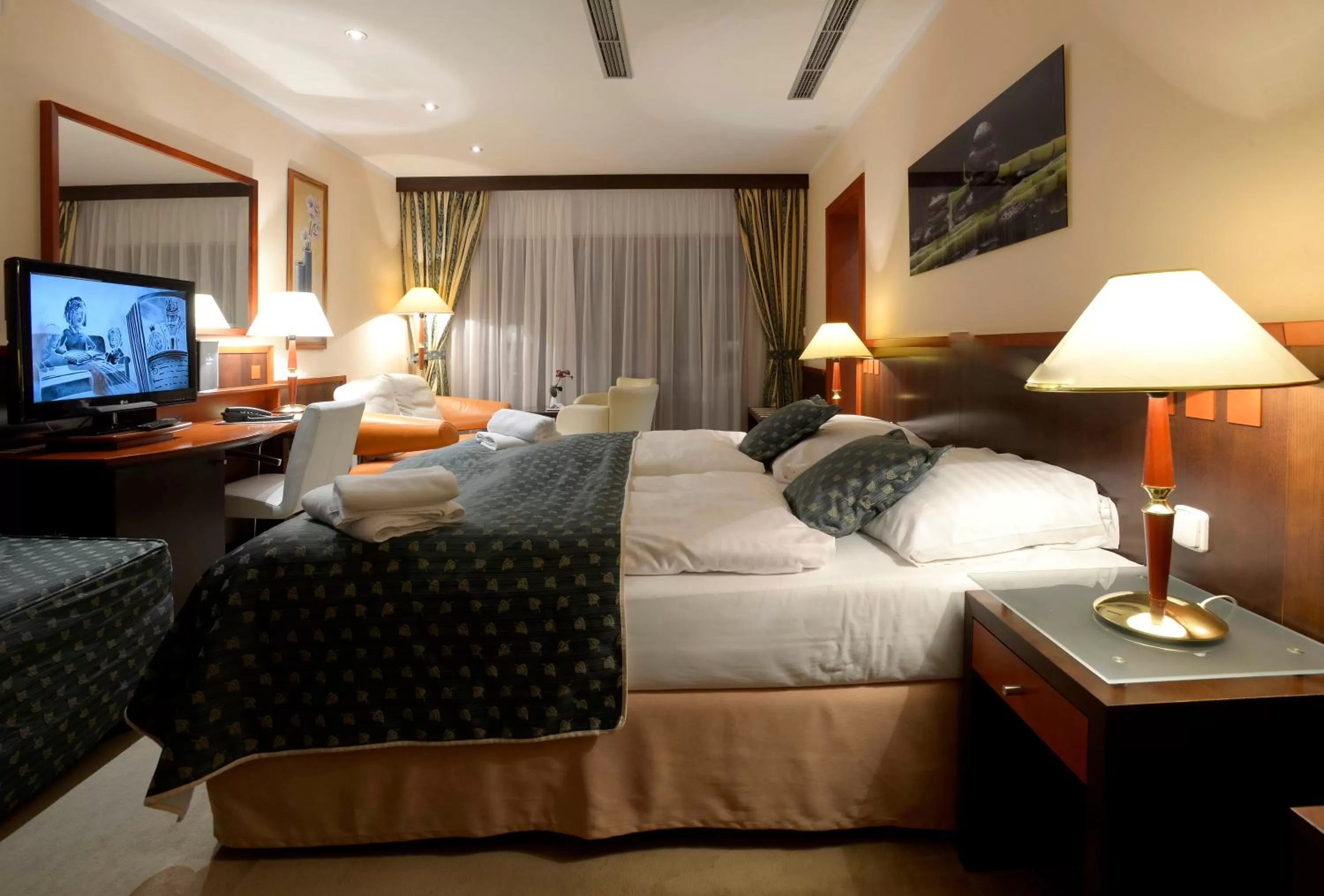 Bedroom, Bed in Hotel Grand